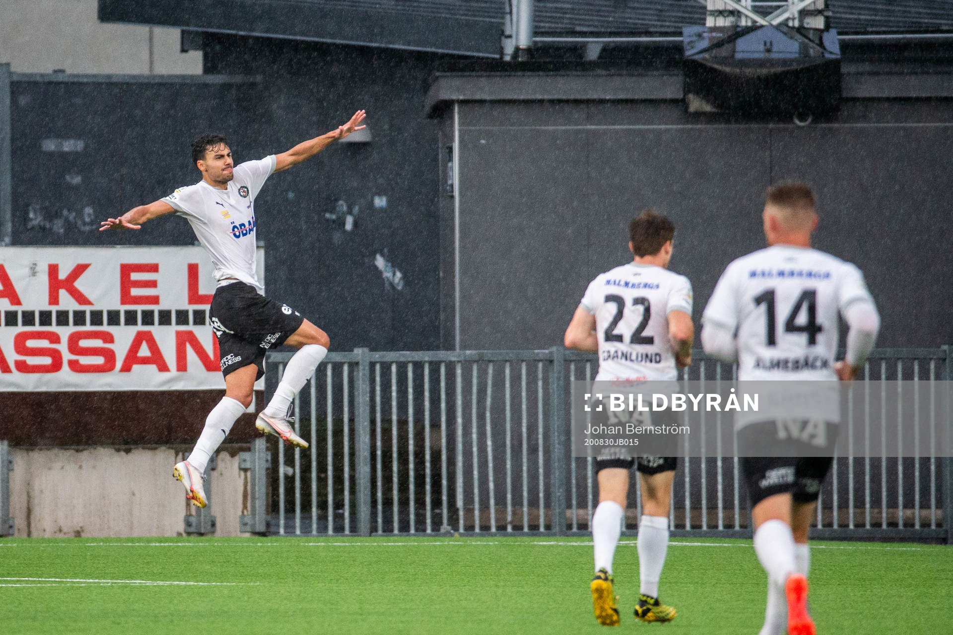 Örebros Deniz Hümmet jublar