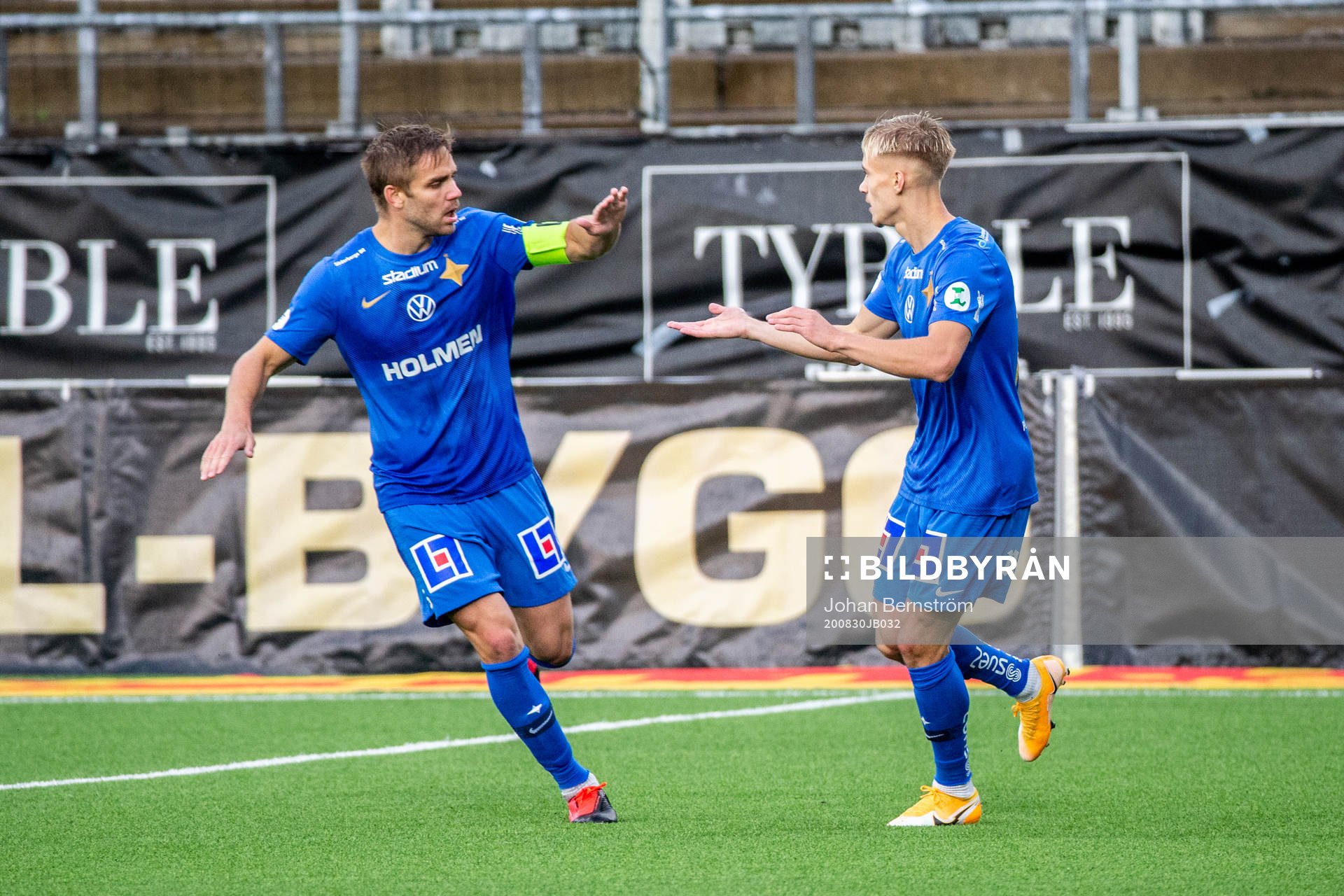 IFK Norrköpings Pontus Almqvist (h) jublar med Christoffer