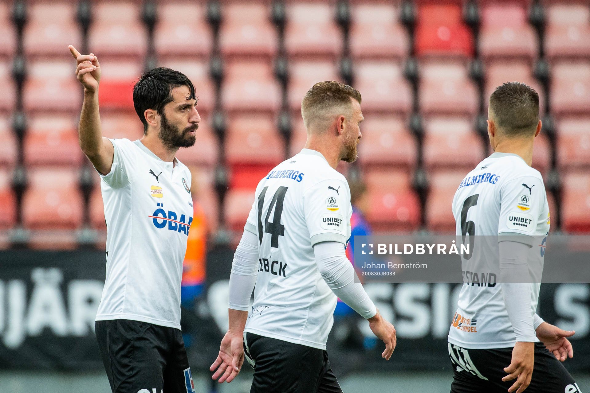 Örebros Nahir Besara jublar efter 3-2 under fotbollsmatchen i Allsvenskan mellan Örebro och IFK Norrköping den 30 augusti 2020 i Örebro.