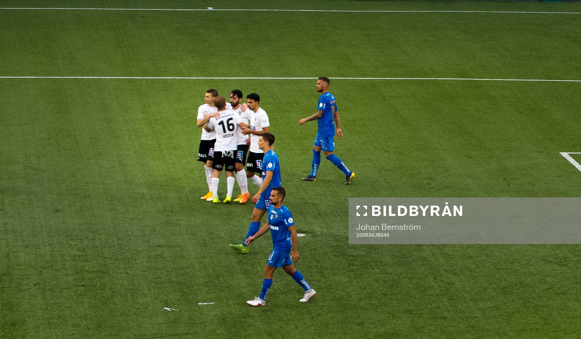 Örebros Deniz Hümmet och Nahir Besara jublar vid 3-3