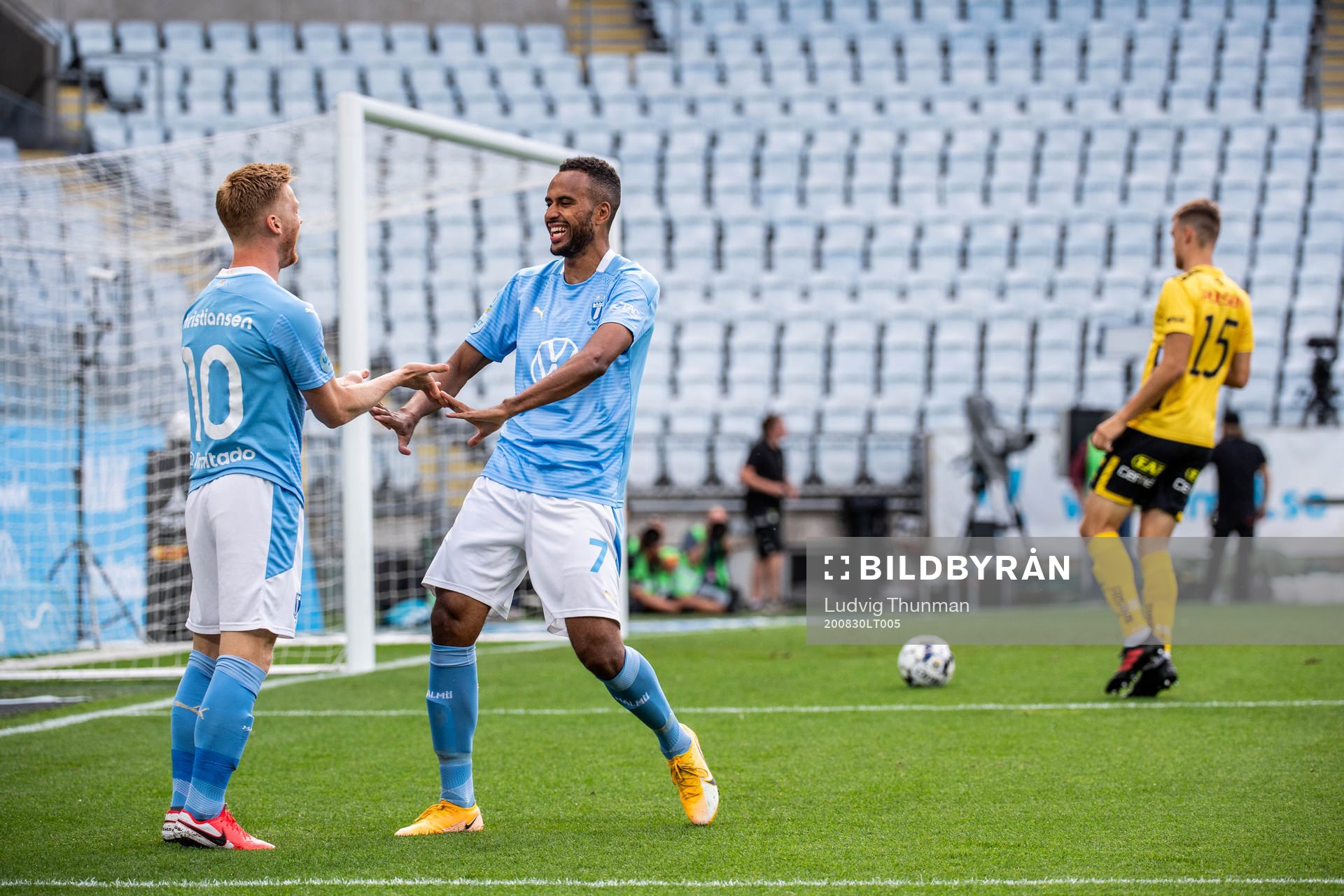 Malmö FFs Anders Christiansen och Isaac Kiese Thelin jublar