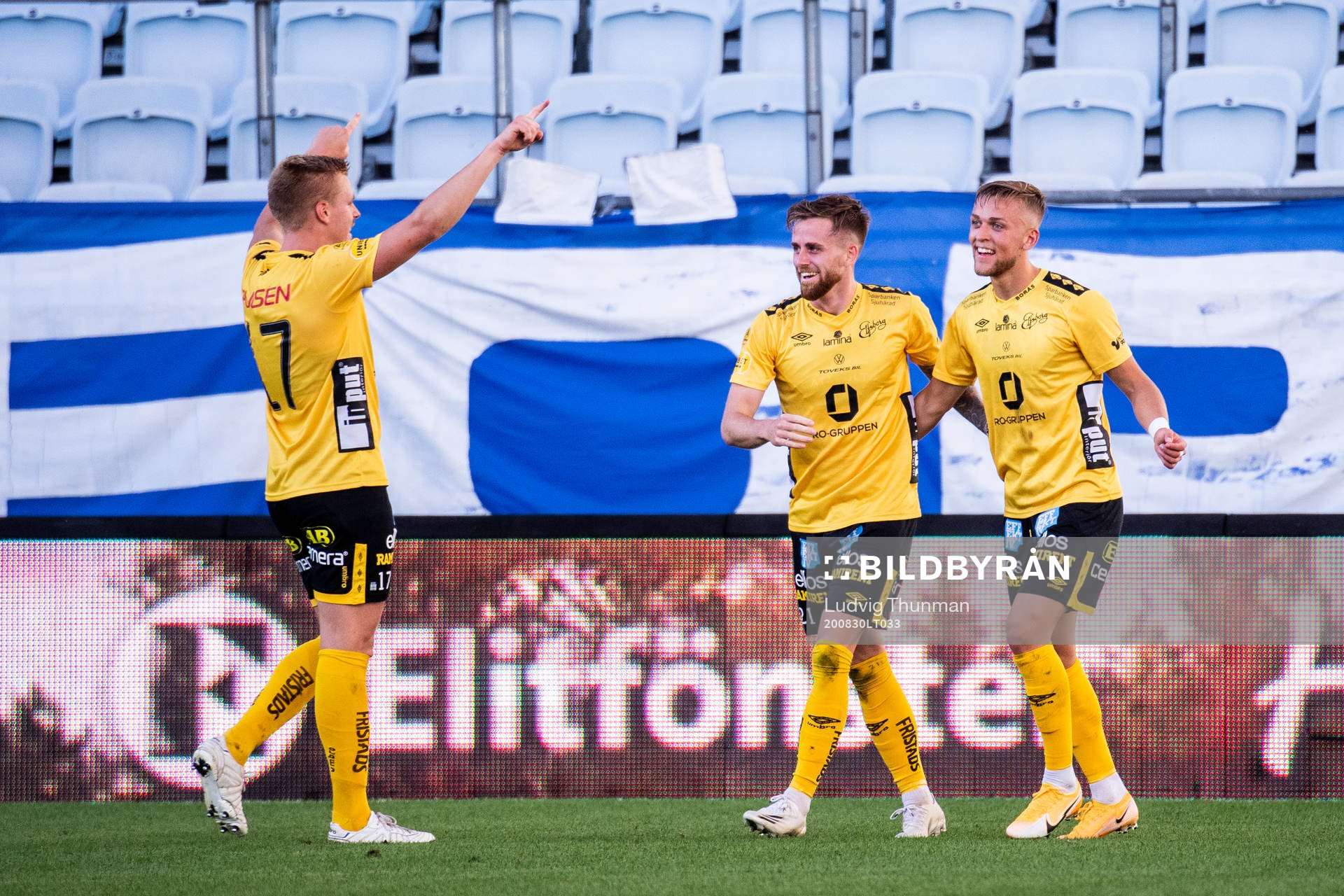 Elfsborgs Rasmus Alm (m) jublar med Per Frick och Jesper