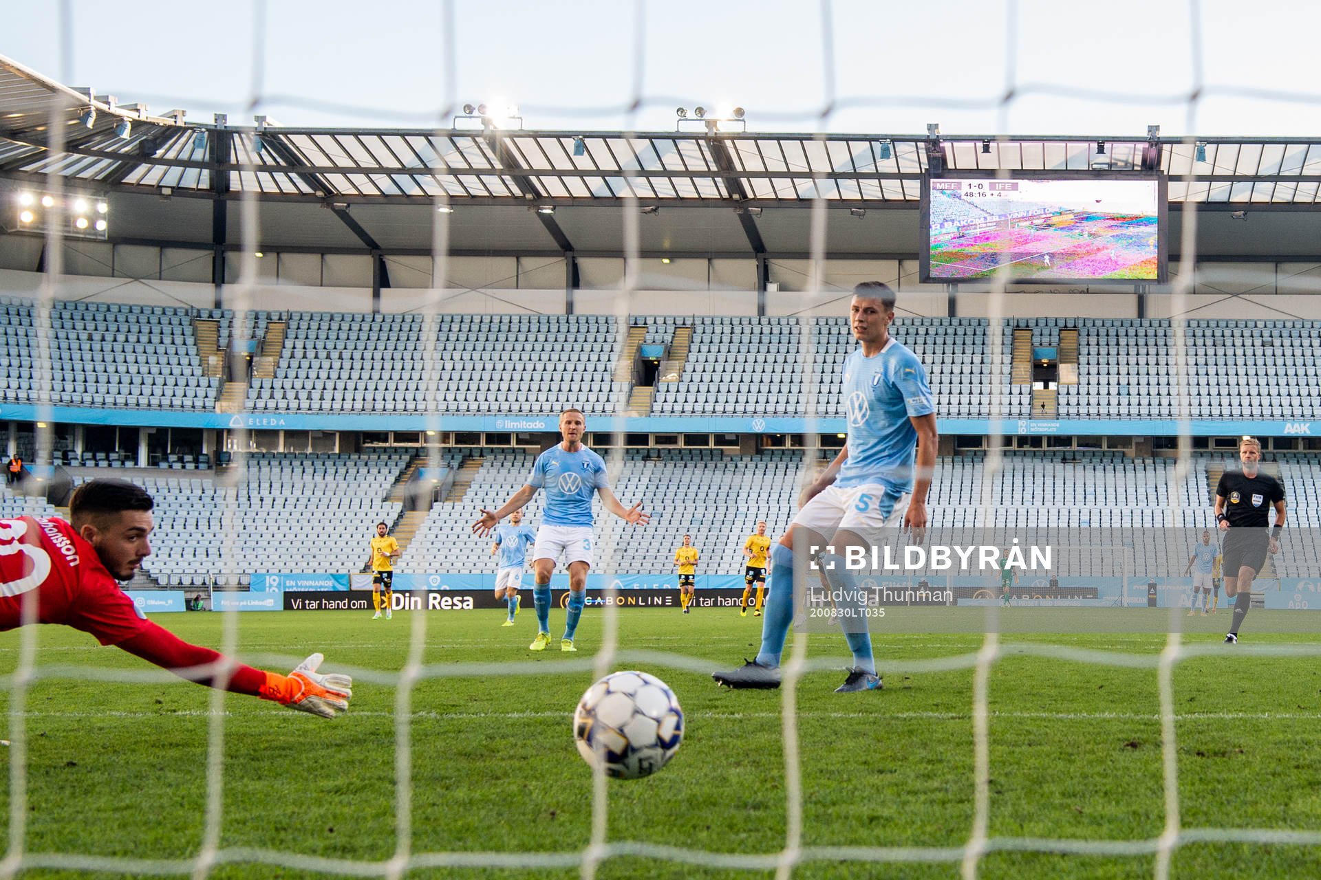 Malmö FFs målvakt Marko Johansson och Anel Ahmedhodzic
