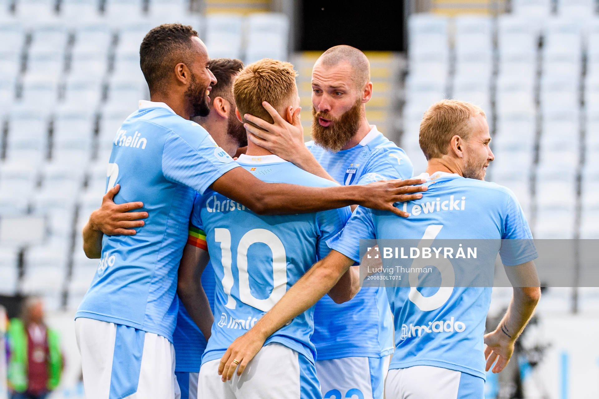 Malmö FFs Anders Christiansen kramas om av Jo Inge Berget