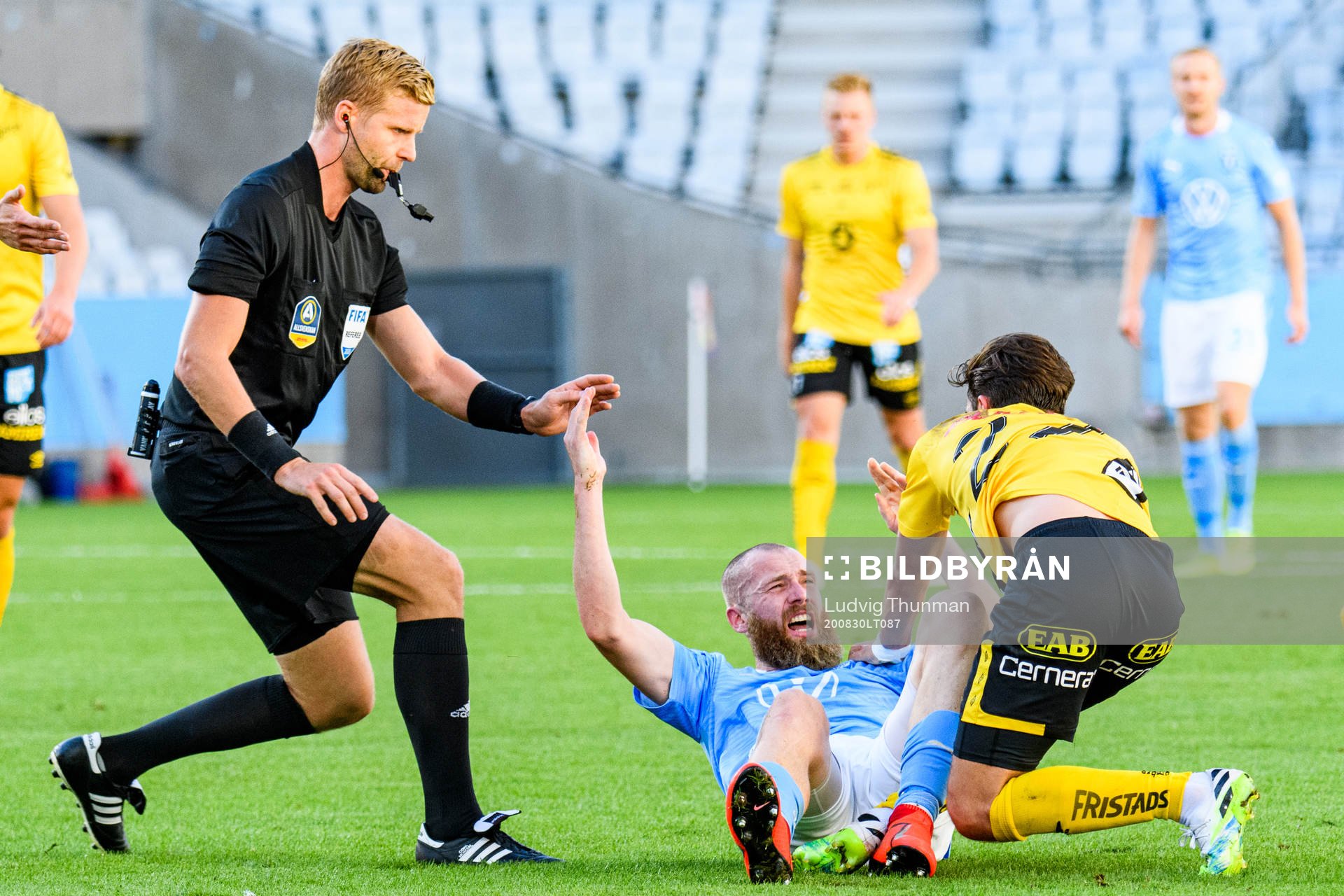Domare Glenn Nyberg, Malmö FFs Jo Inge Berget och