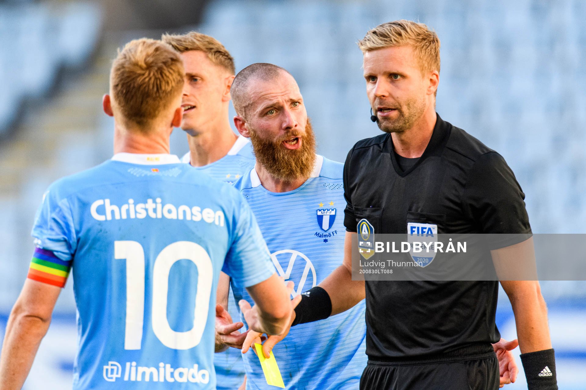 Malmö FFs Jo Inge Berget och domare Glenn Nyberg