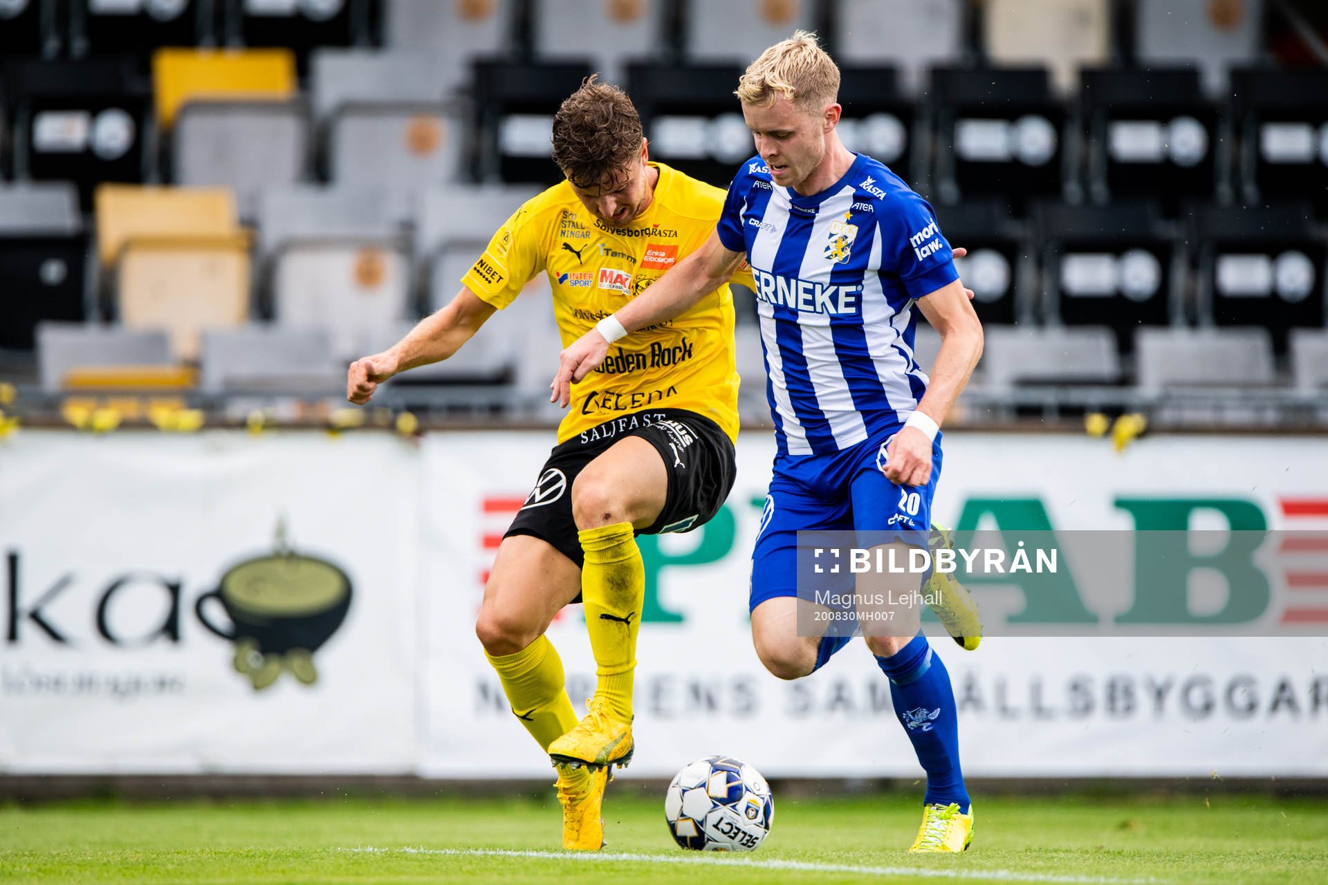 Mjällbys Joel Nilsson och IFK Göteborgs Victor Wernersson