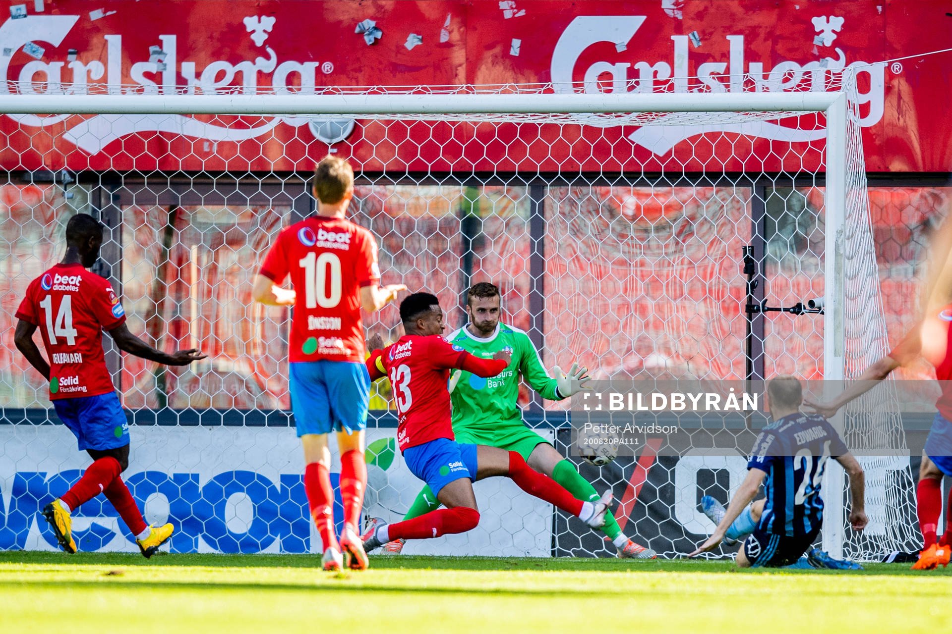 Djurgårdens Curtis Edwards gör 0-1 på Helsingborgs