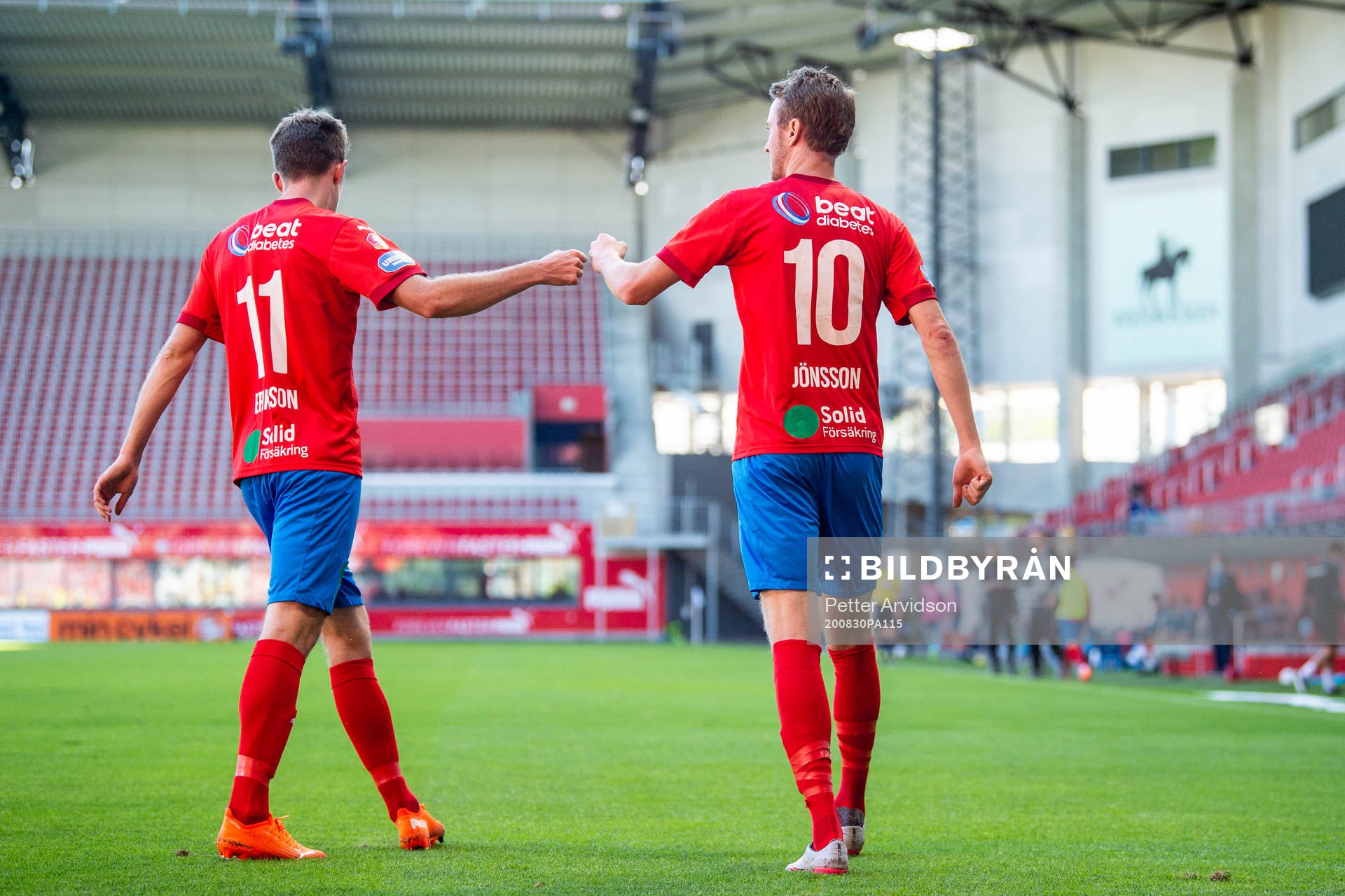 Helsingborgs Rasmus Jönsson (h) jublar med Adam Eriksson