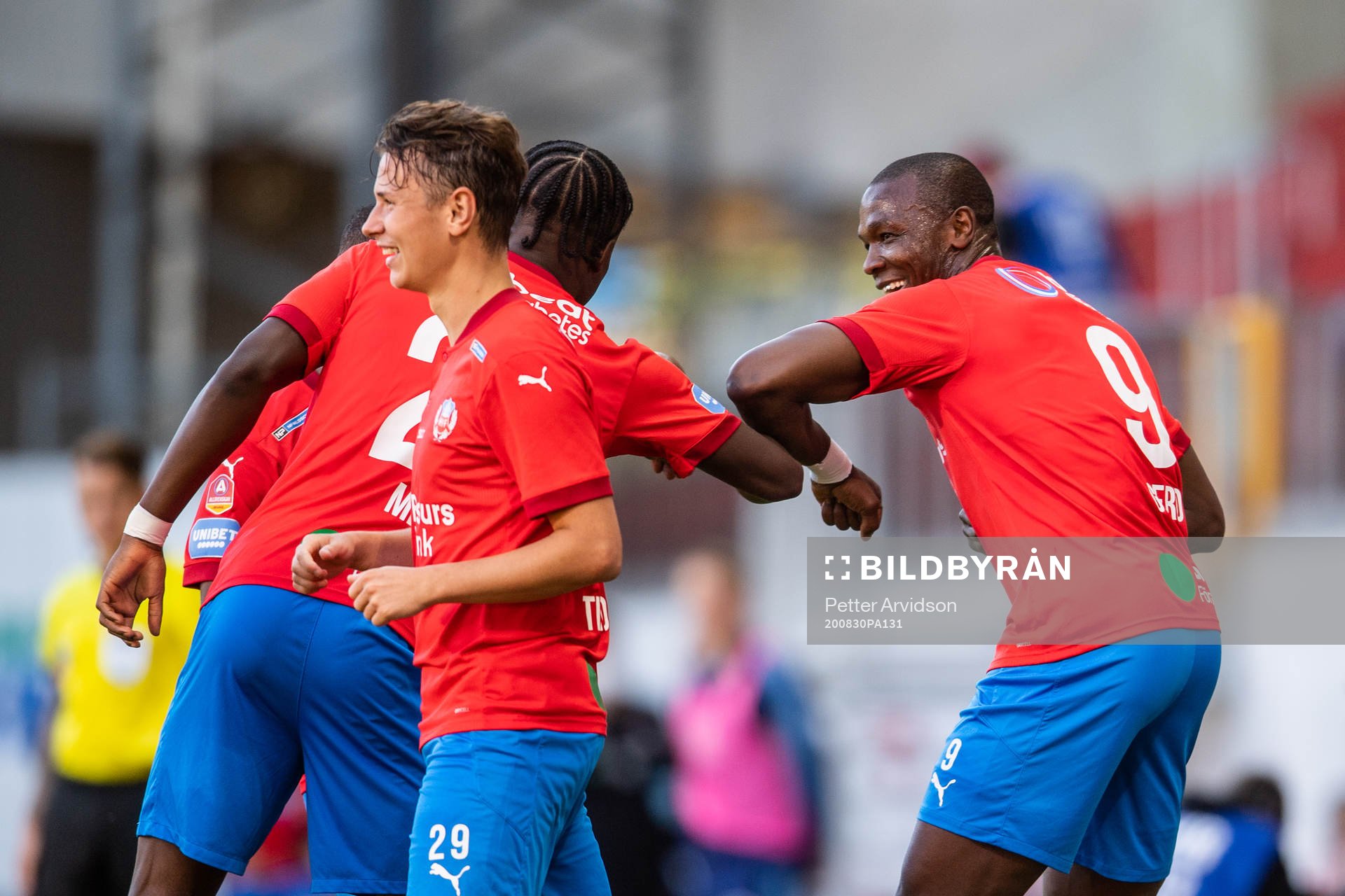 Helsingborgs Alhaji Gero (h) jublar