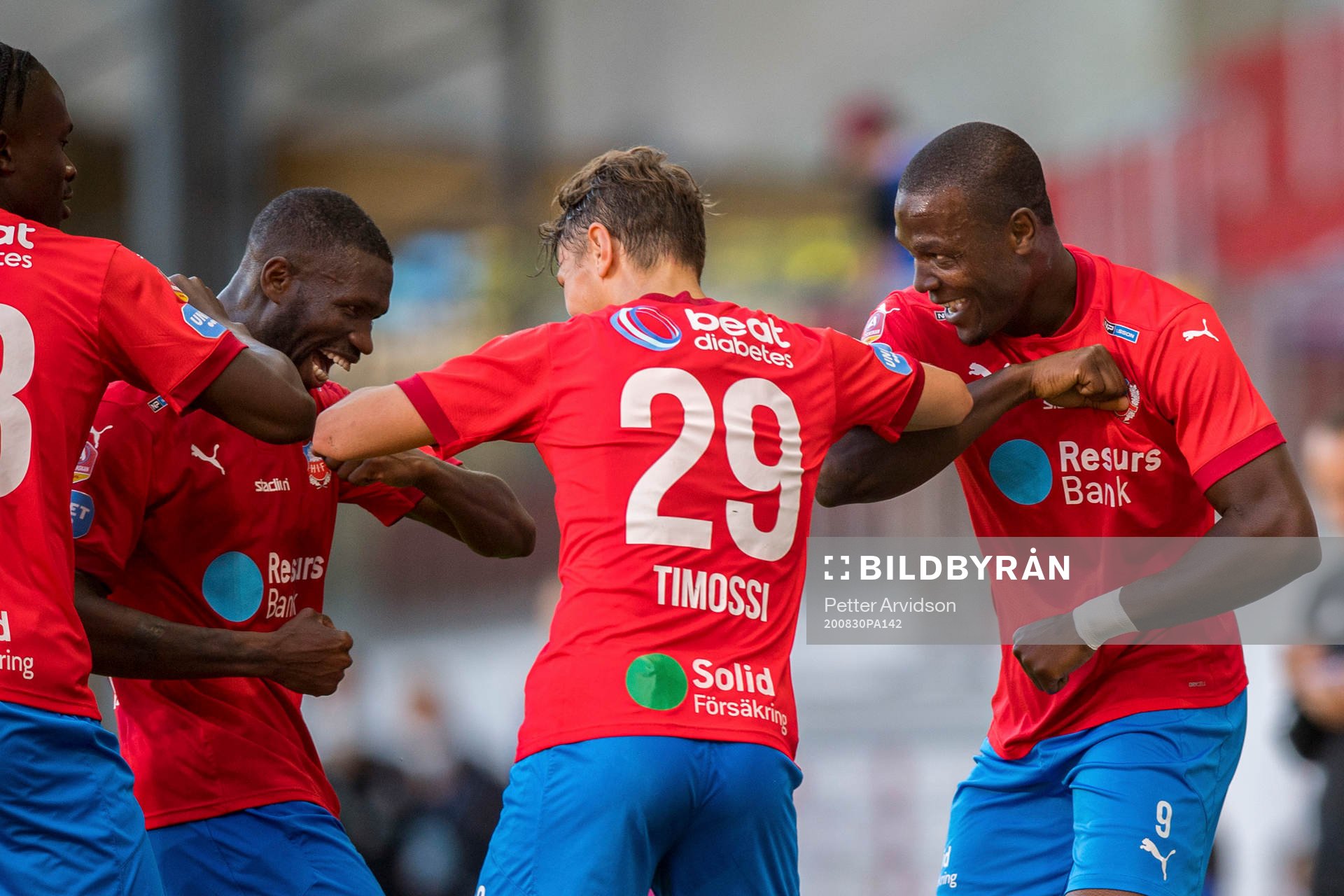 Helsingborgs Alhaji Gero (th) jublar med Alex Timossi och