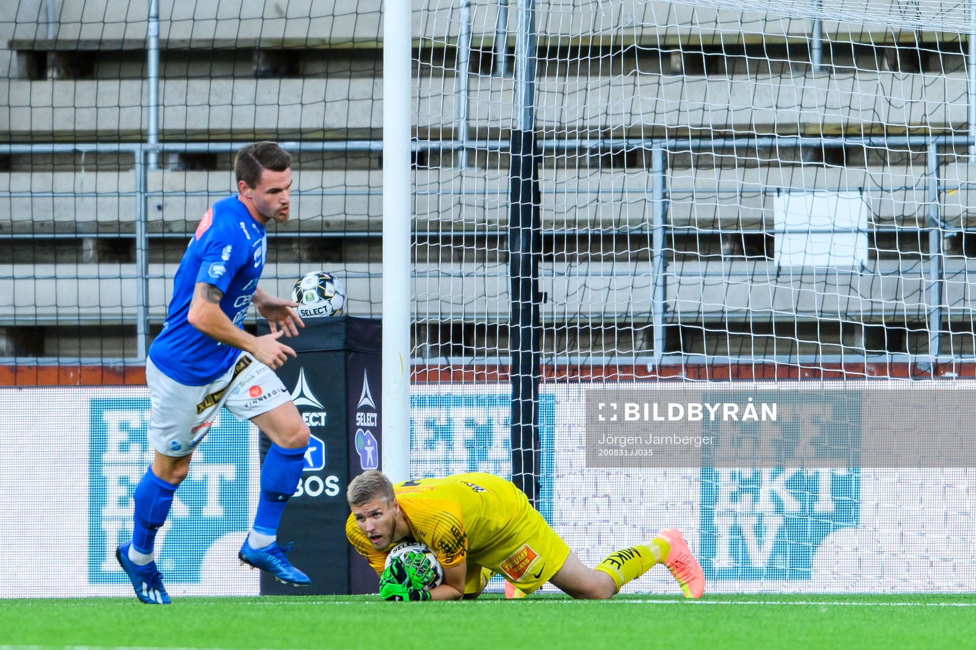 Örgrytes målvakt Fredrik Andersson och Norrbys Rasmus