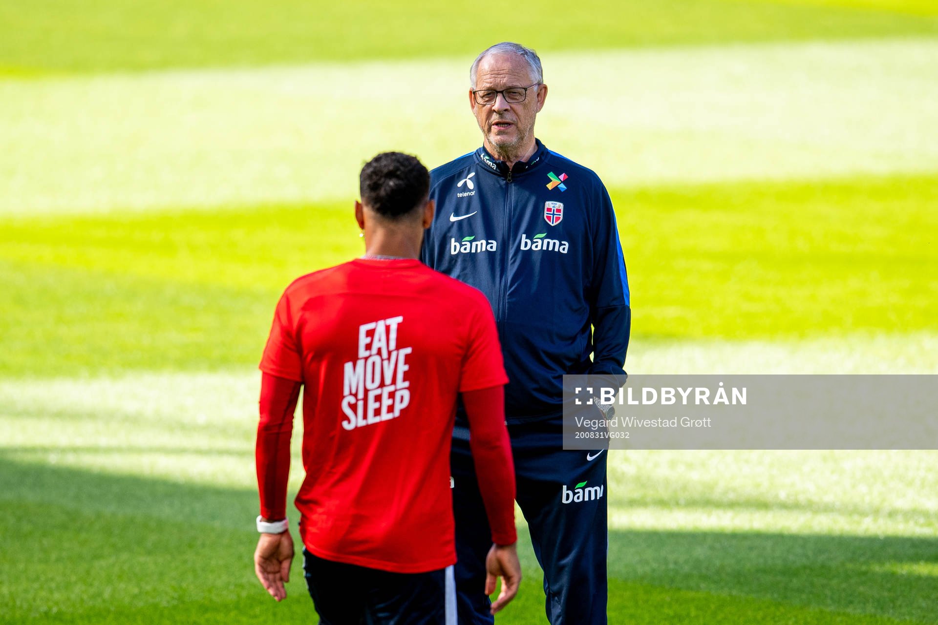 Lars Lagerbäck, head coach of Norway, talks to Joshua King