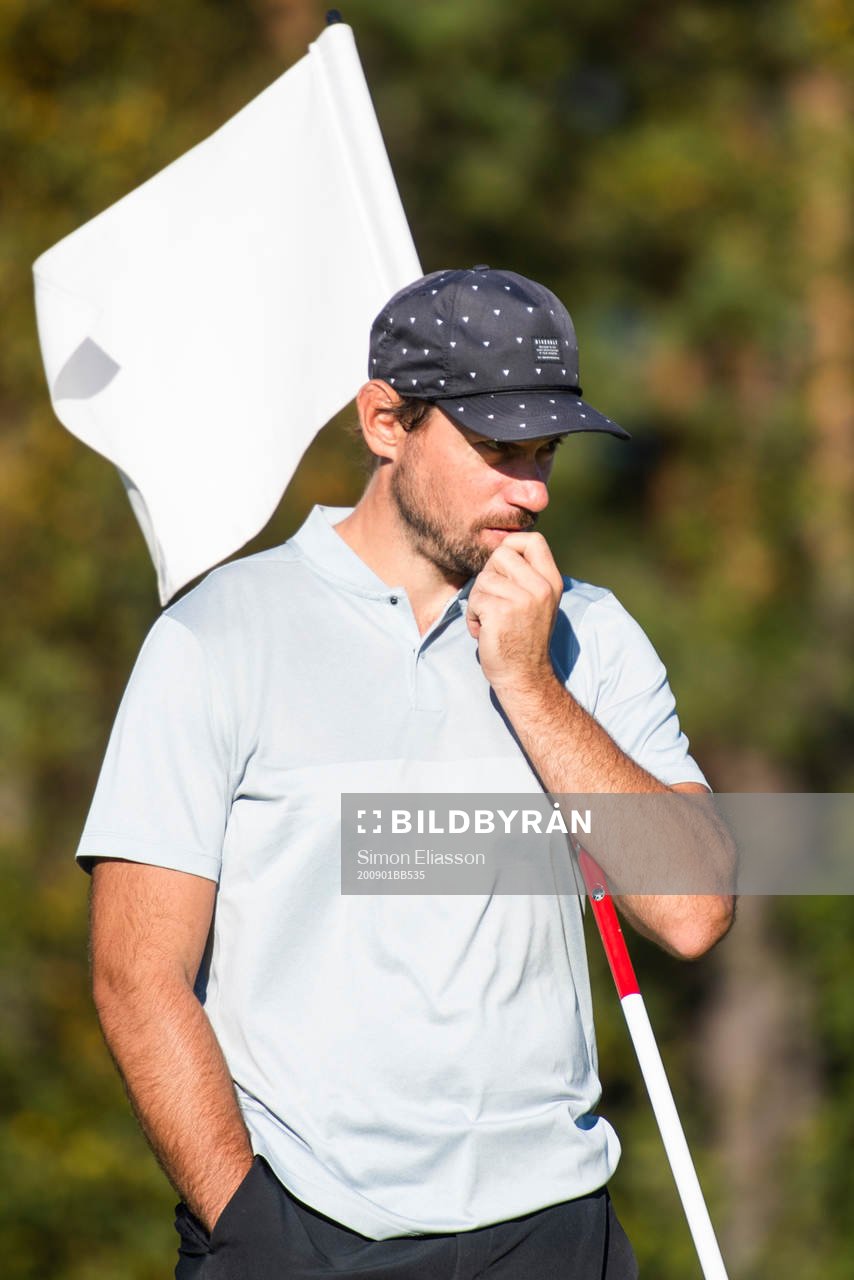 Luleås Niklas Olausson spelar golf