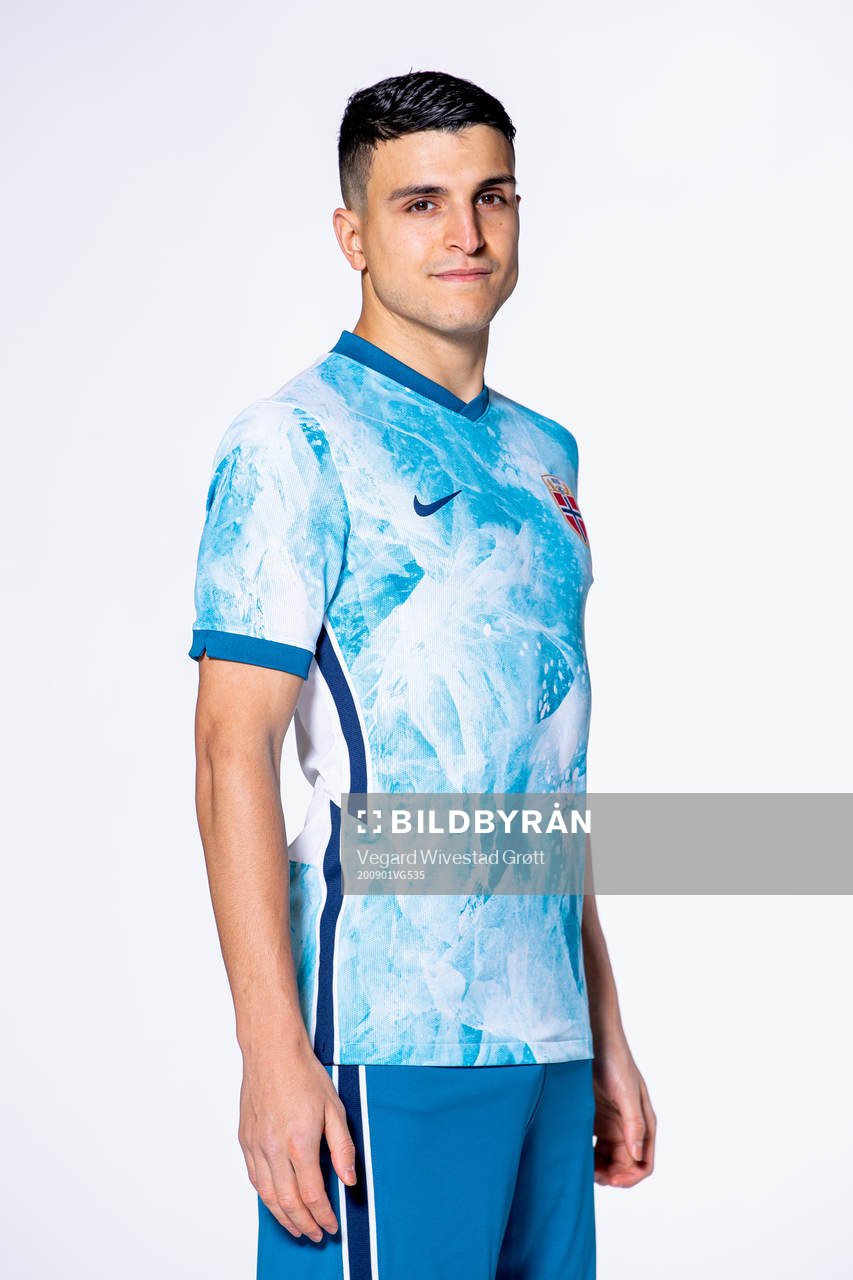 Mohamed Moi Elyounoussi of the Norwegian national