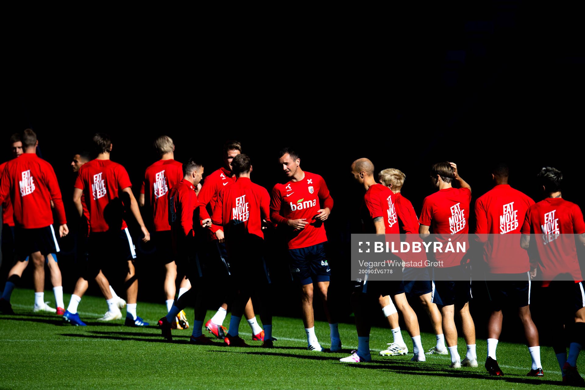 Even Hovland and the players of the Norwegian national