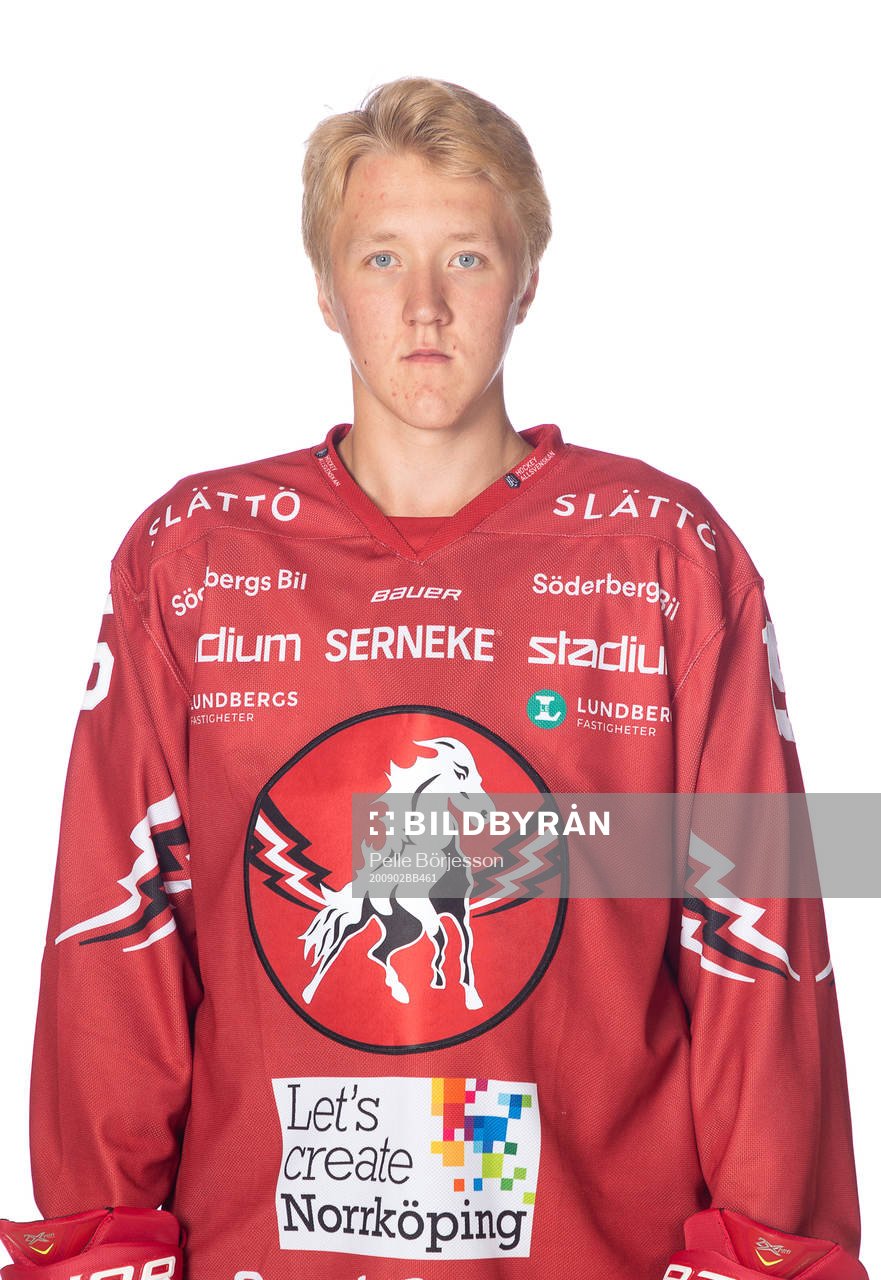 Vita Hästens Simon Holmström