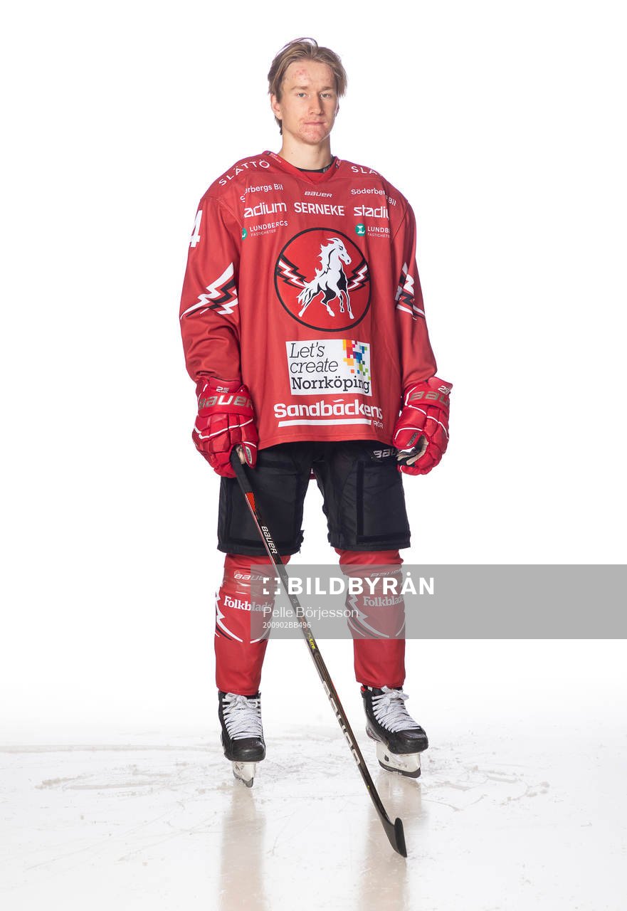 Vita Hästens Adam Karlsson