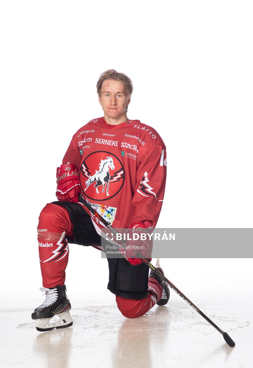 Vita Hästens Adam Karlsson