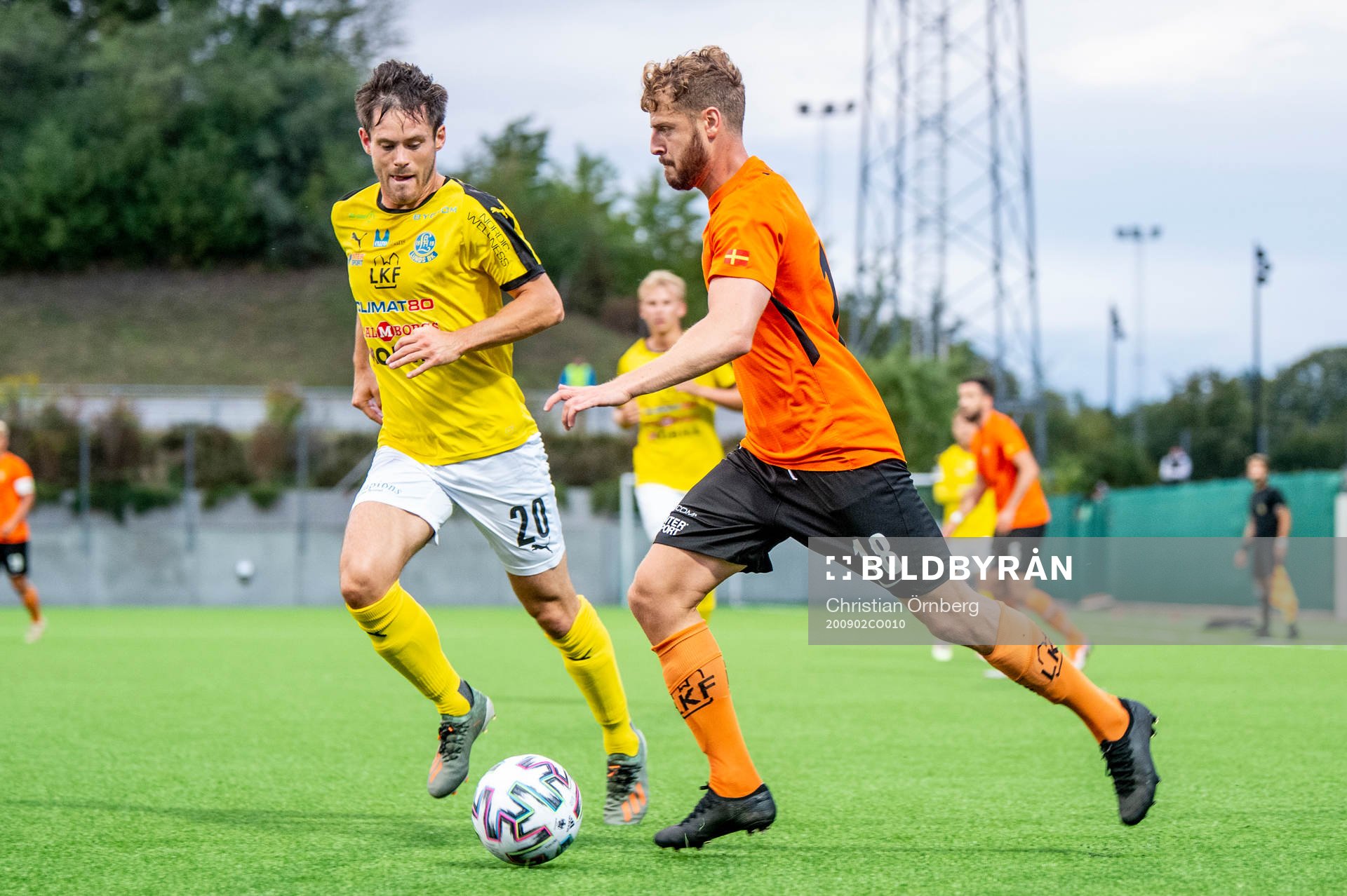 Lunds André Strandberg mot Torns Rebin Asaad under fotbollsmatchen i Division 1 södra mellan Lunds BK och Torn den 2 september 2020 i Lund.