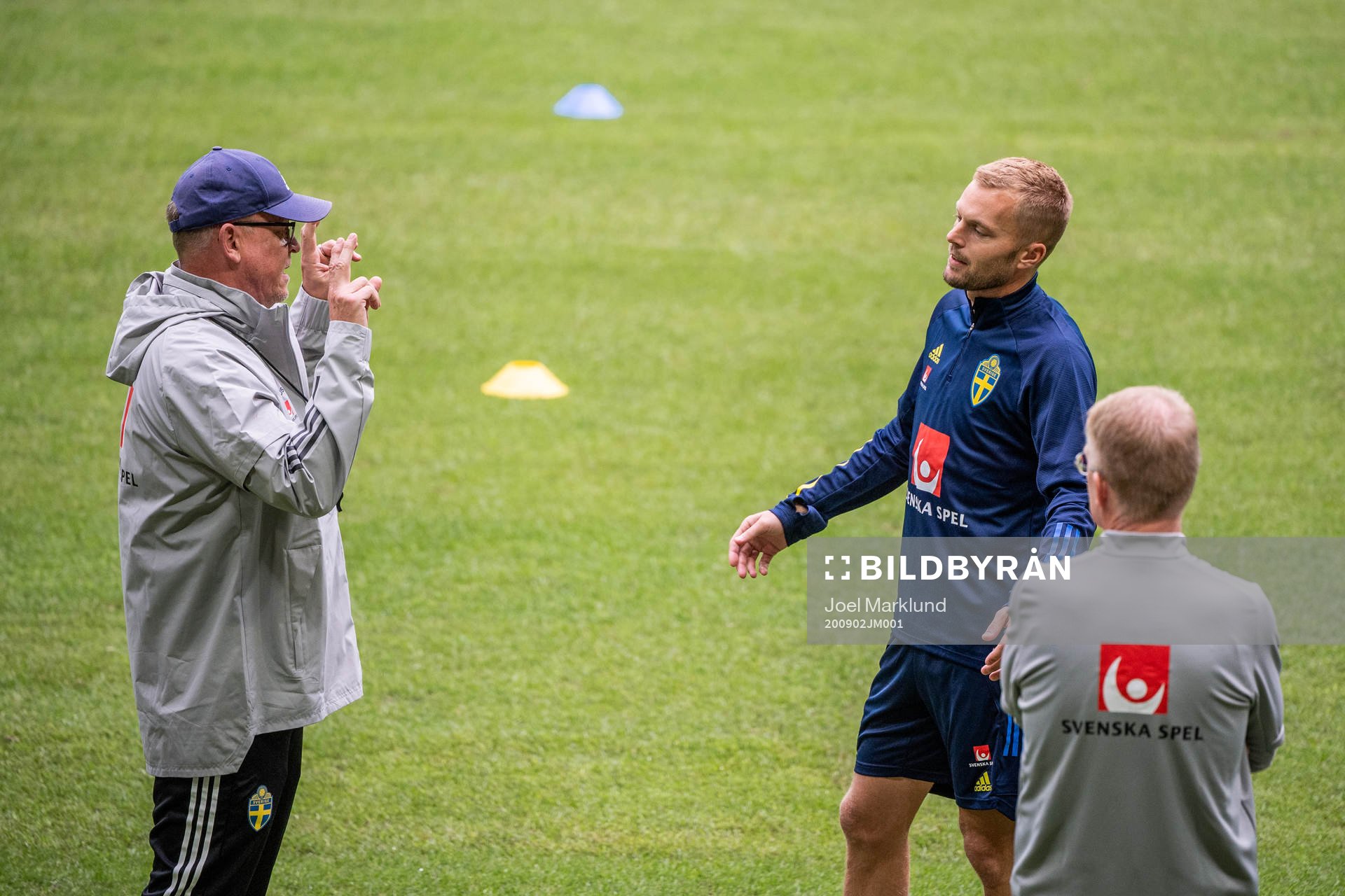 Janne Andersson, head coach, and Sebastian Larsson of the