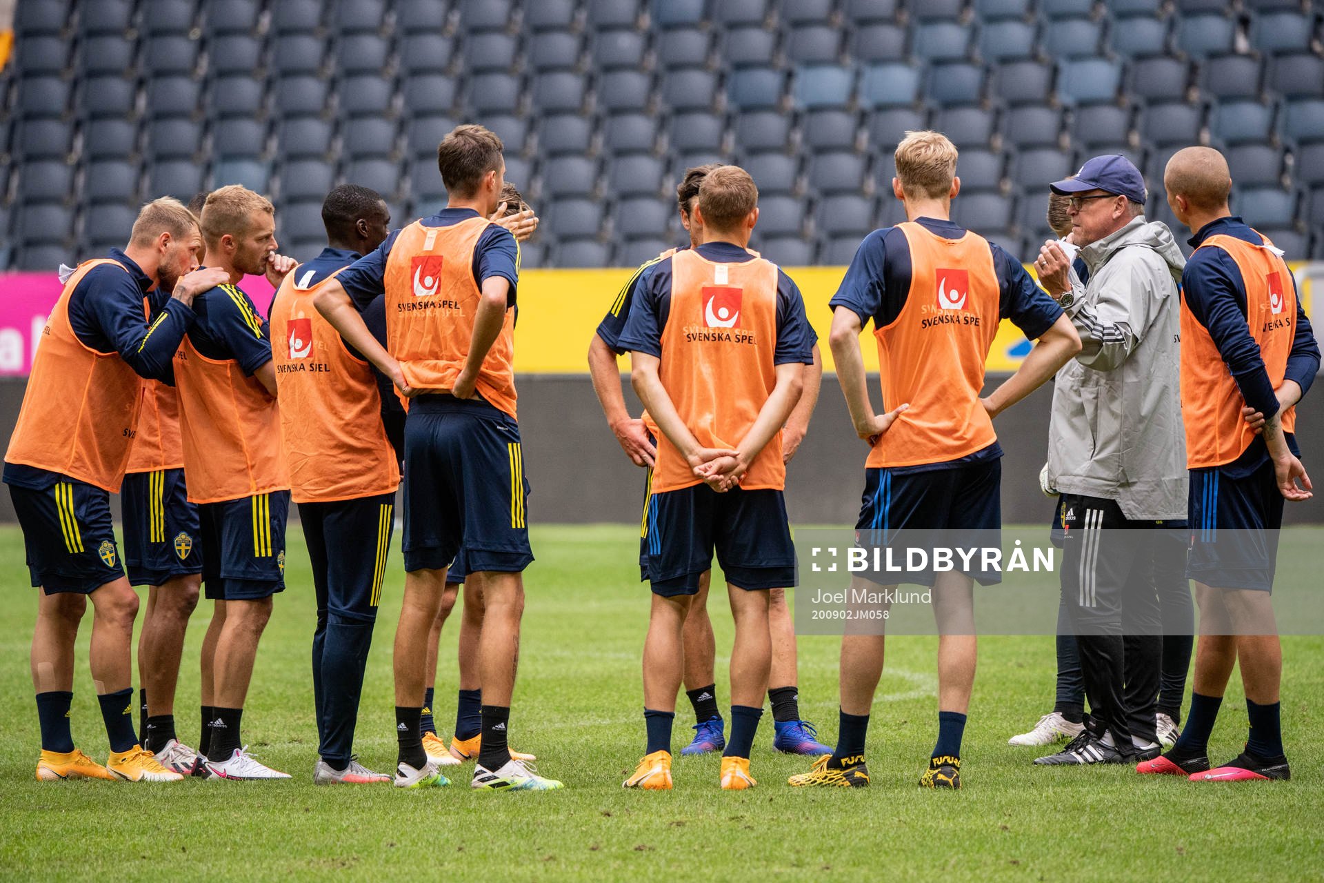 Janne Andersson, head coach speaks to his players of the