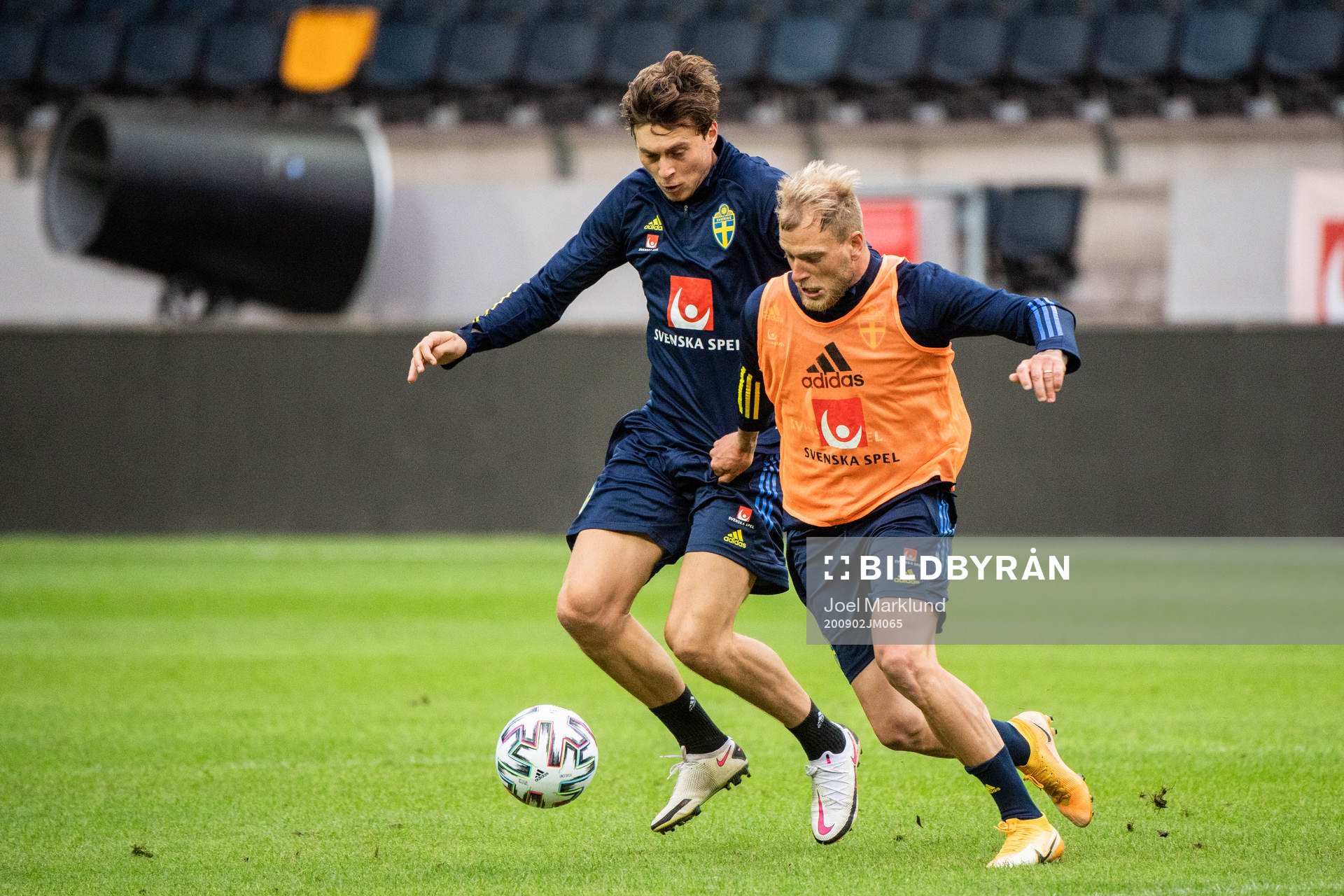 Victor Nilsson Lindelöf and John Guidetti of the Swedish