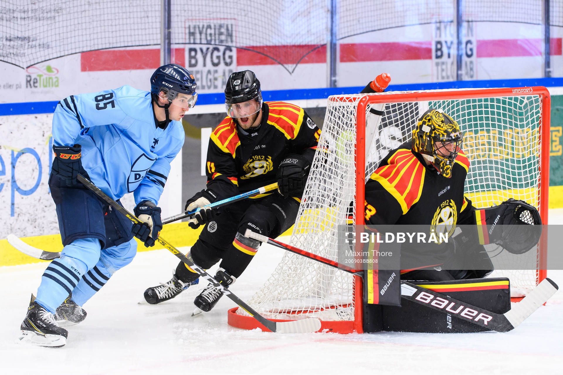 Djurgårdens Michael Haga mot Brynäs Josef Ingman och