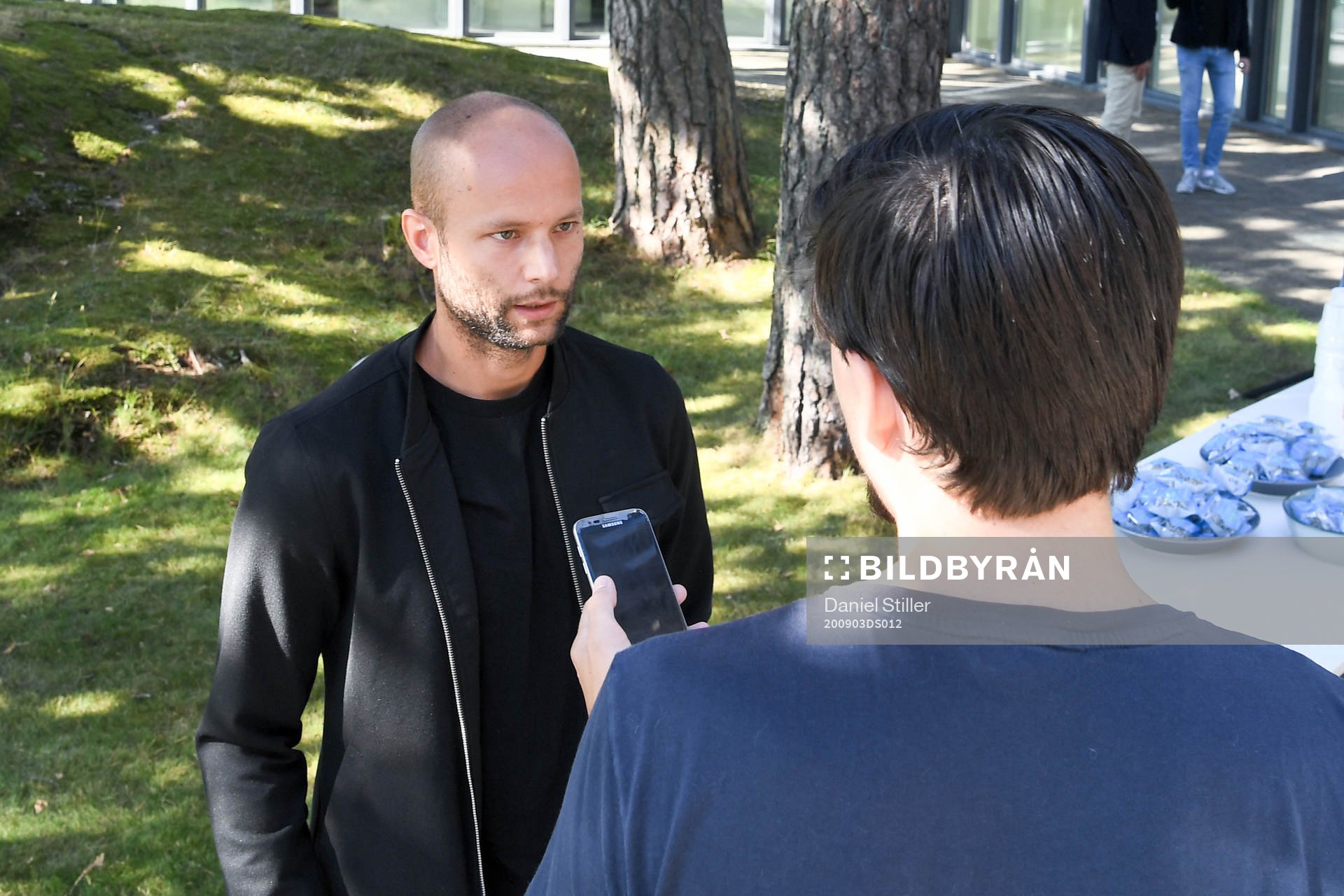 IFK Göteborgs Robin Söder blir intervjuad
