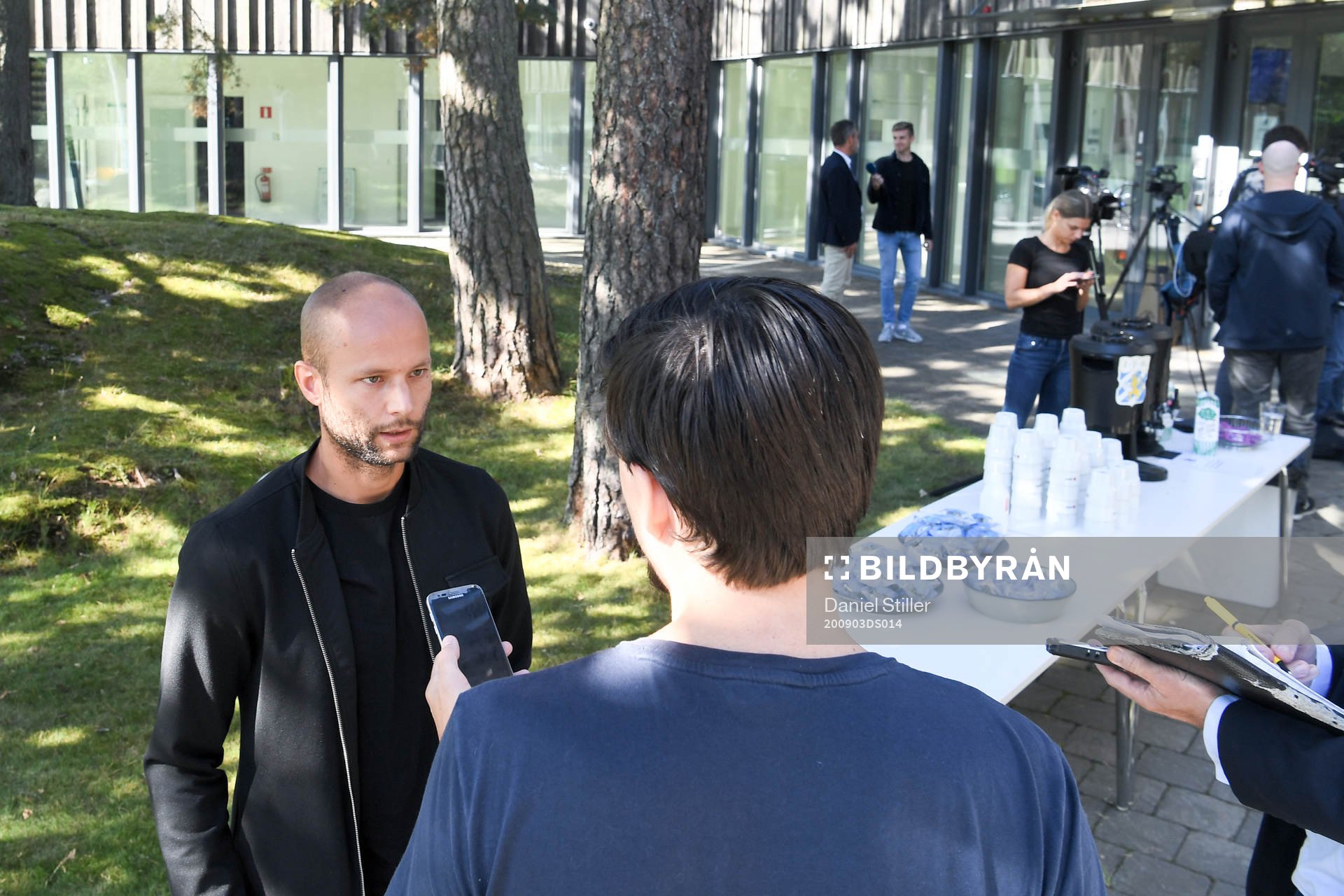 IFK Göteborgs Robin Söder blir intervjuad