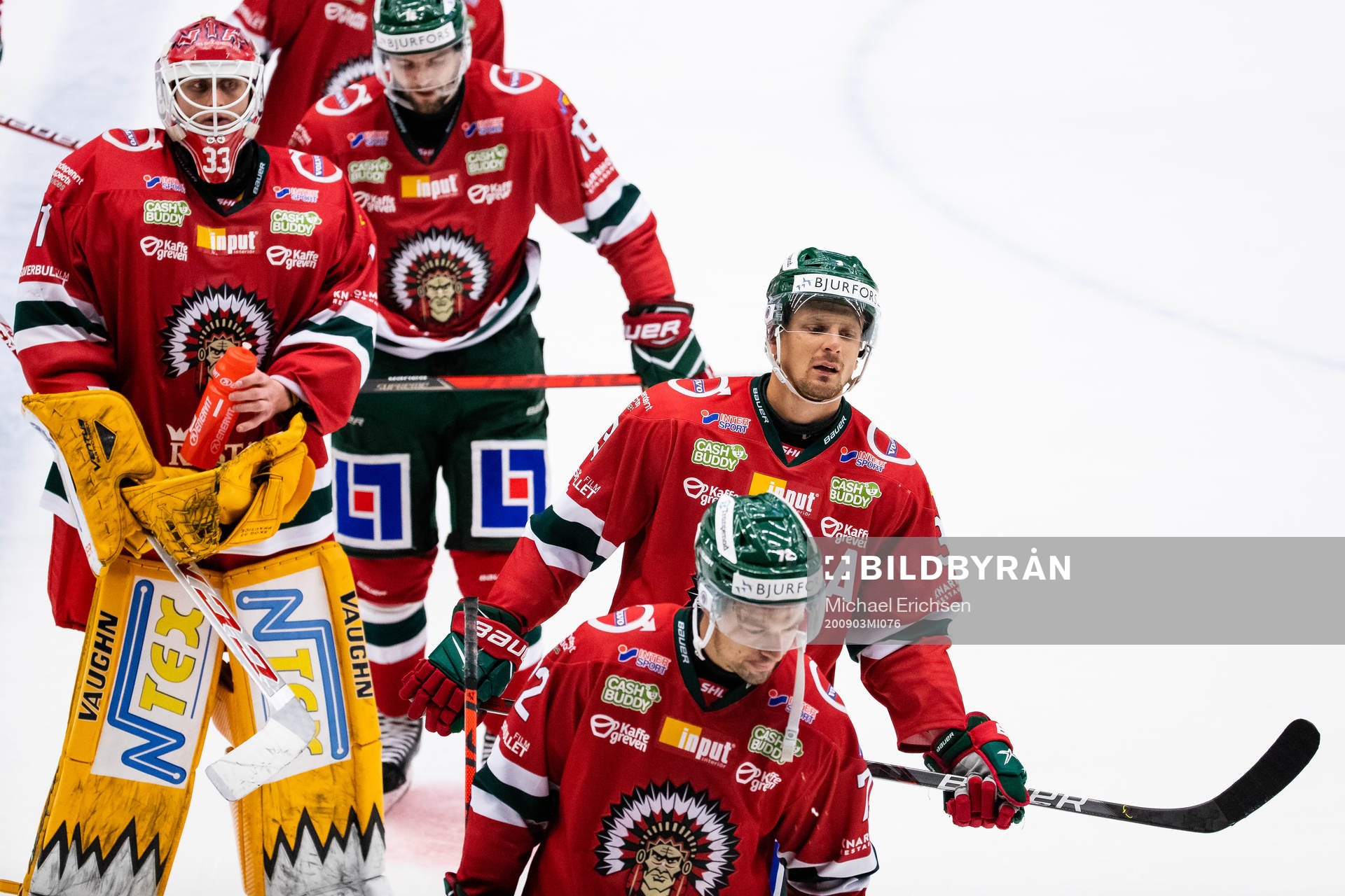 Frölundas målvakt Zackarias Skog och Nicklas Lasu deppar