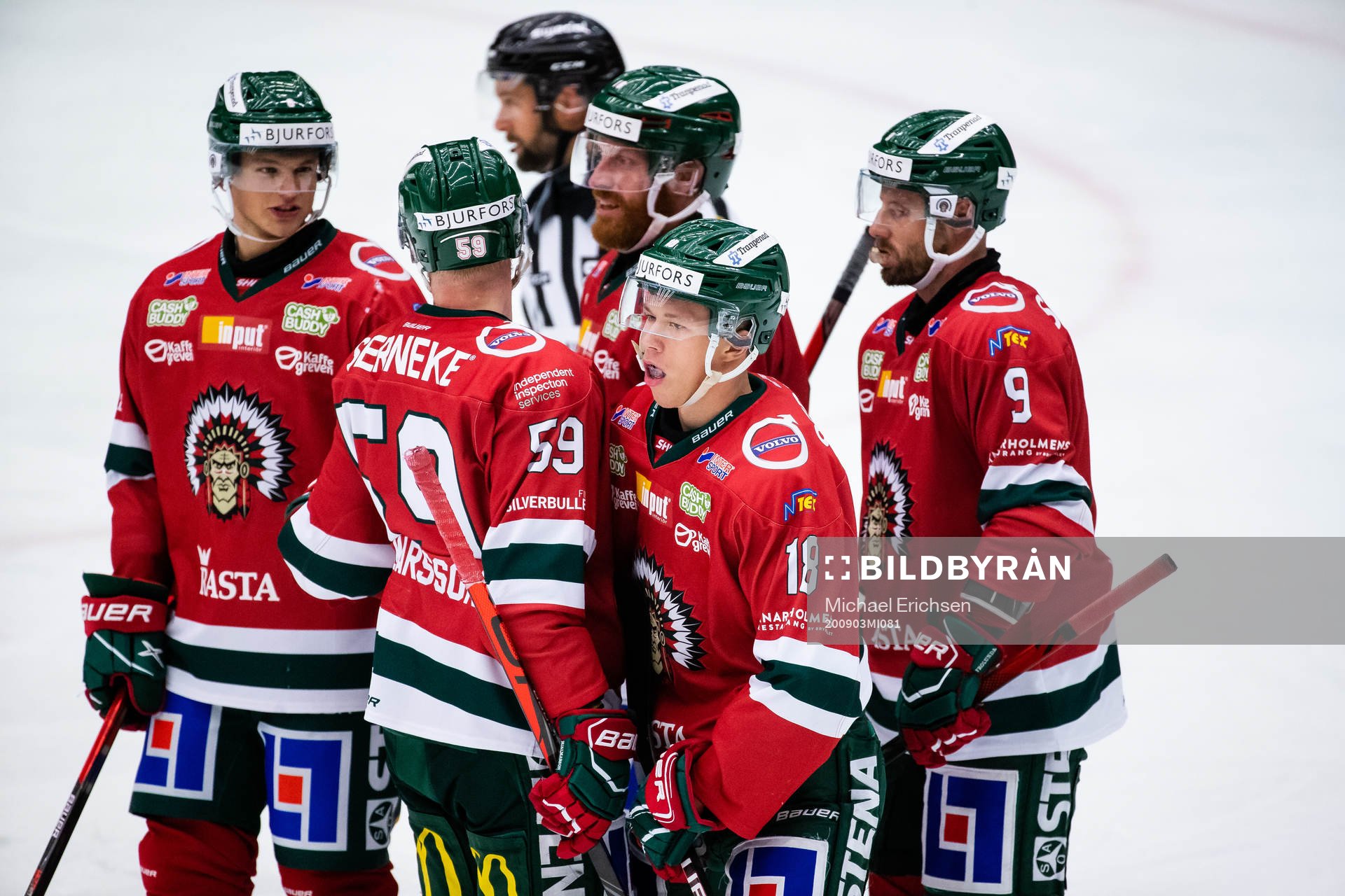 Frölundas Lucas Raymond jublar med lagkamrater