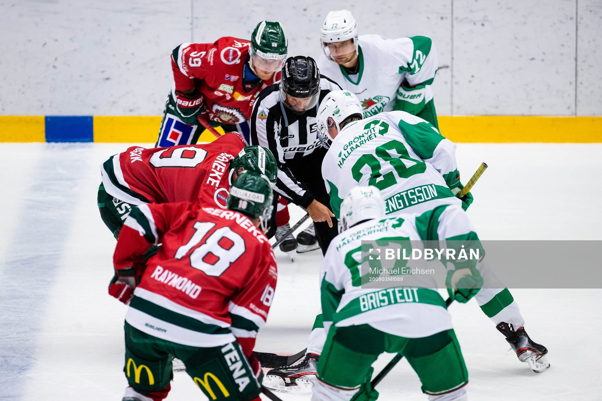 Frölundas Jan Mursak tekar mot Rögles Anton Bengtsson