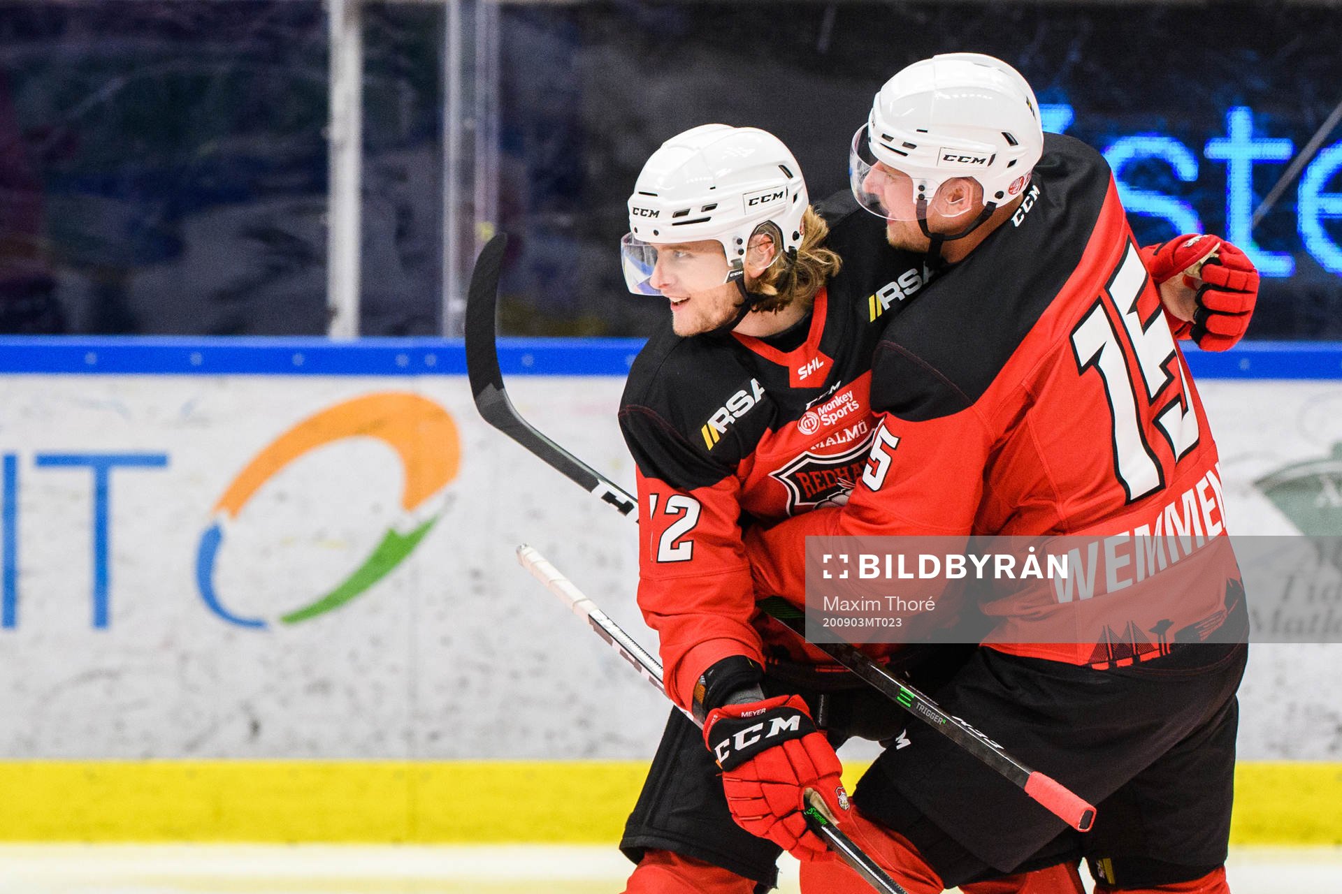 Malmö Redhawks Nicolai Meyer jublar