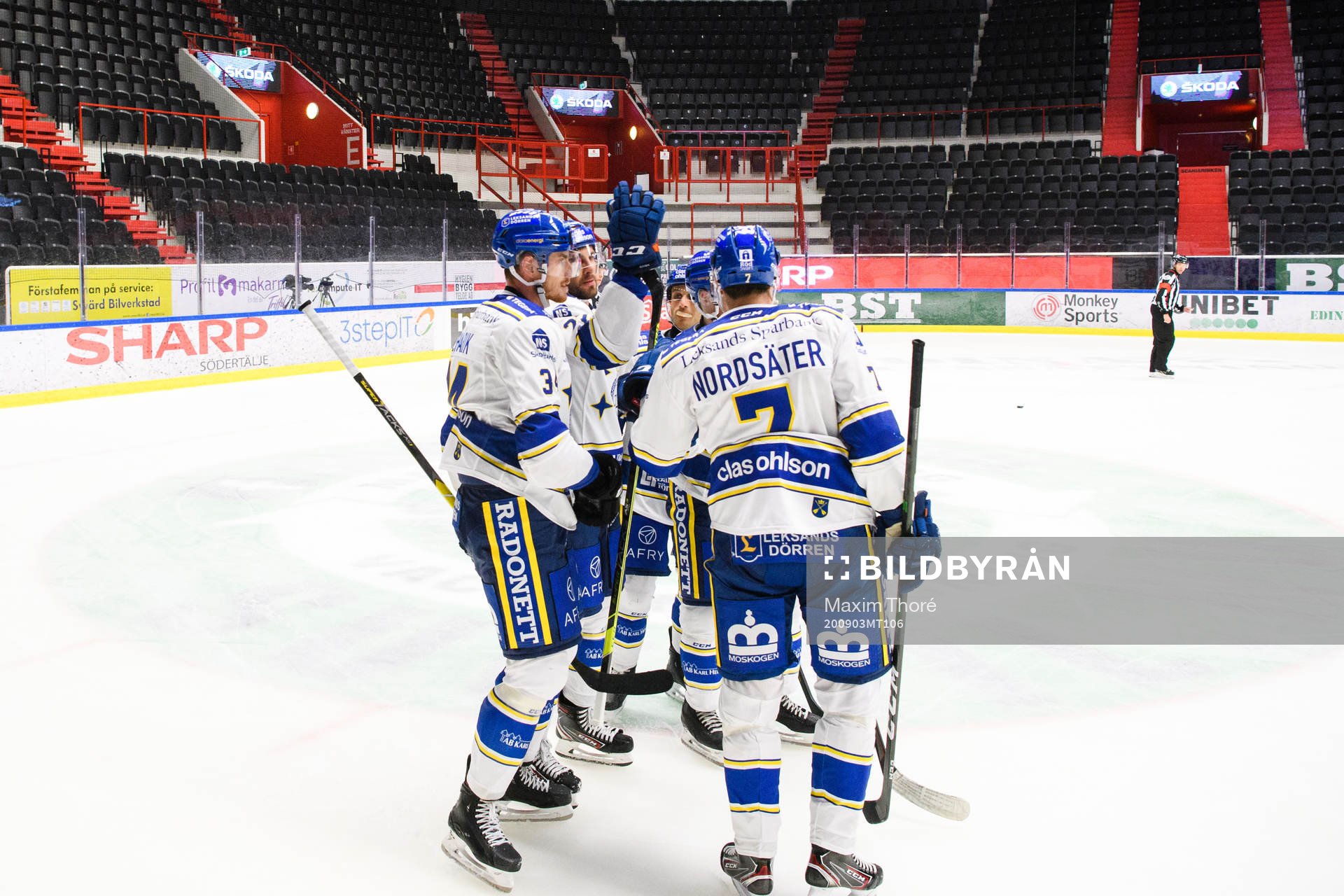 Leksands spelare jublar med Peter Cehlarik