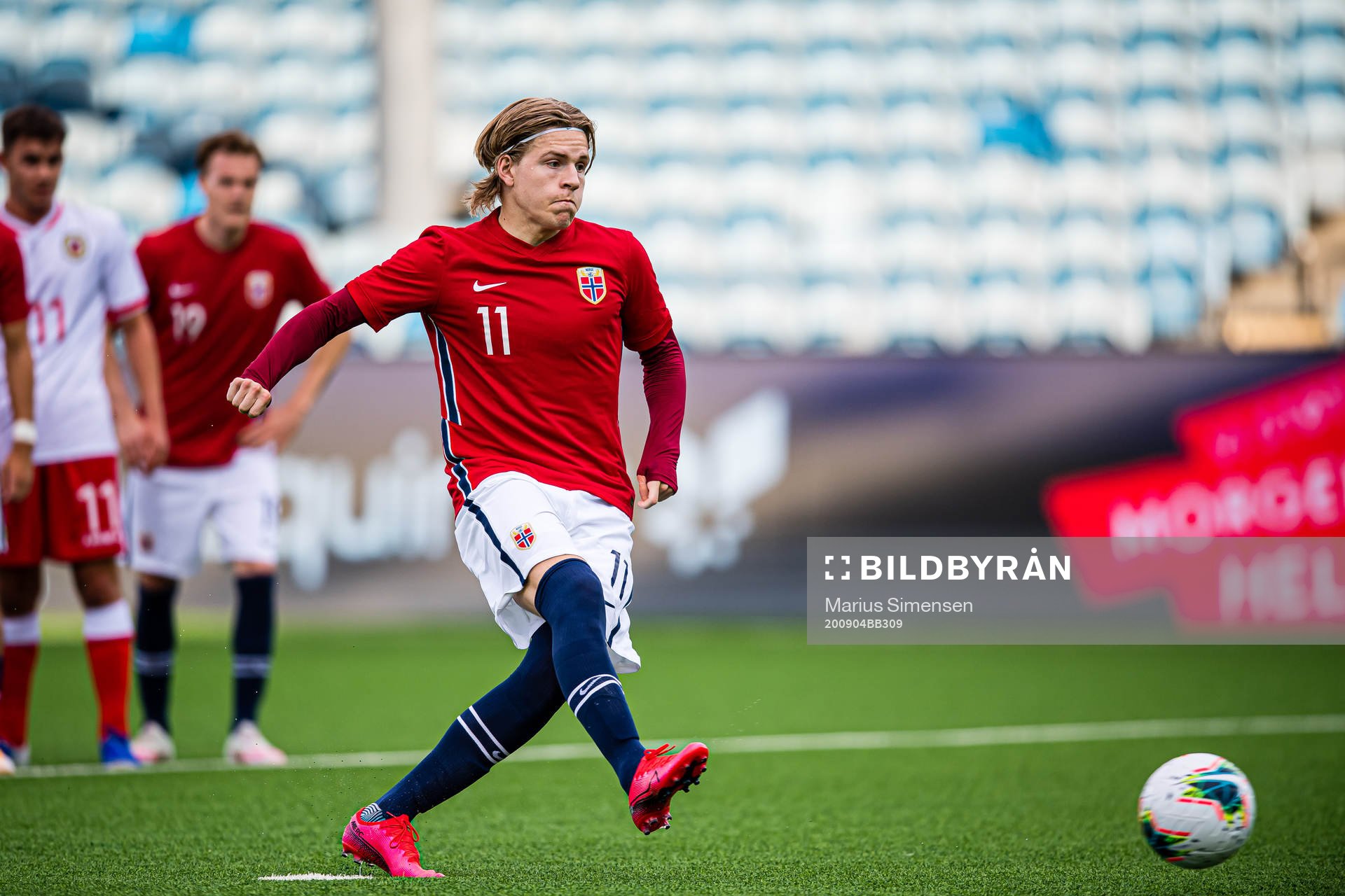 Jens Petter Hauge of Norway  scores the 1-0 goal