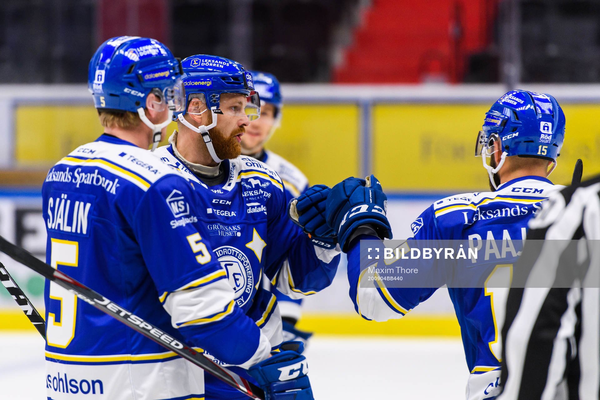 Leksands Mattias Ritola jublar med lagkamrater