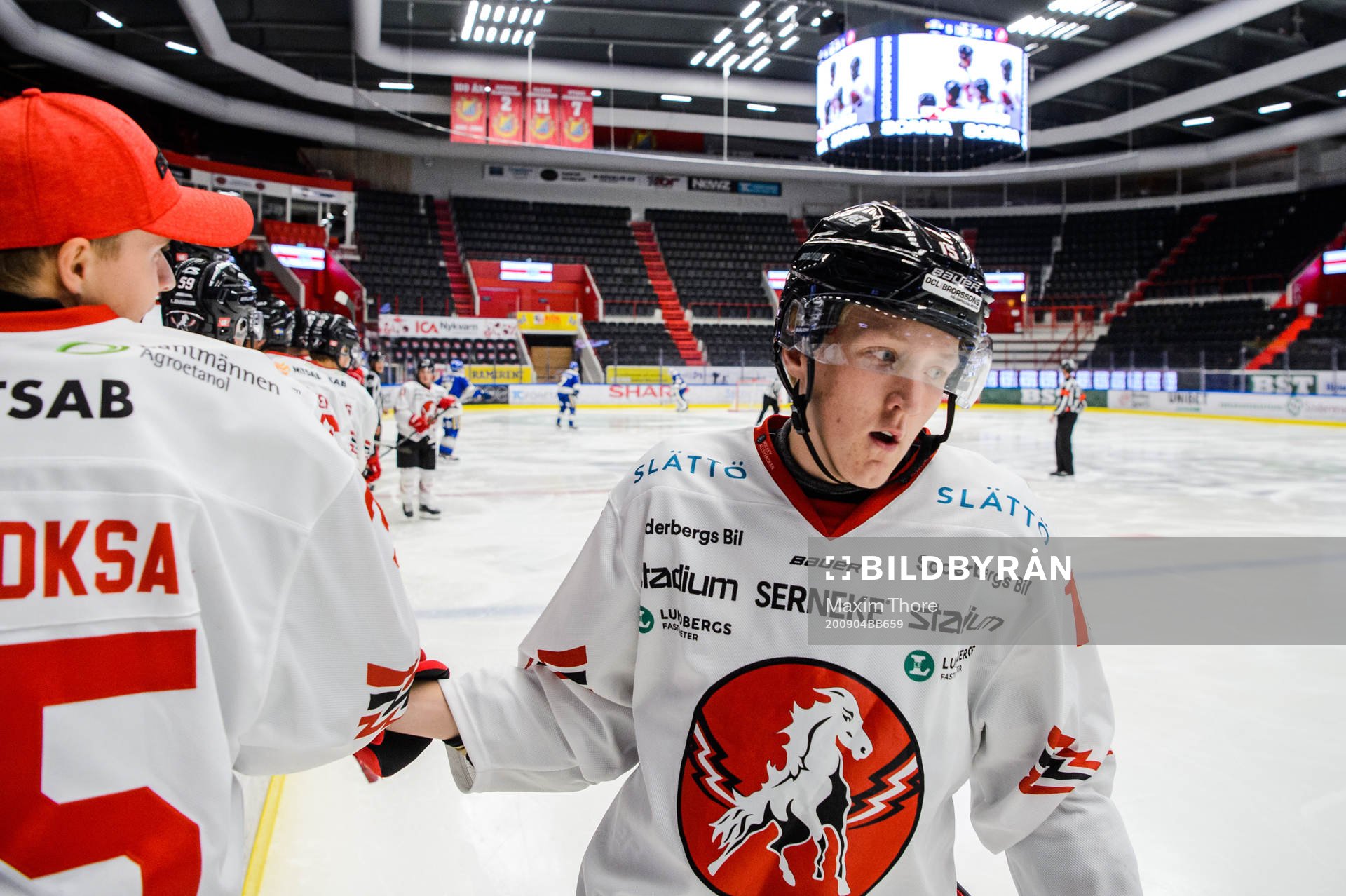 Vita Hästens Simon Holmström jublar