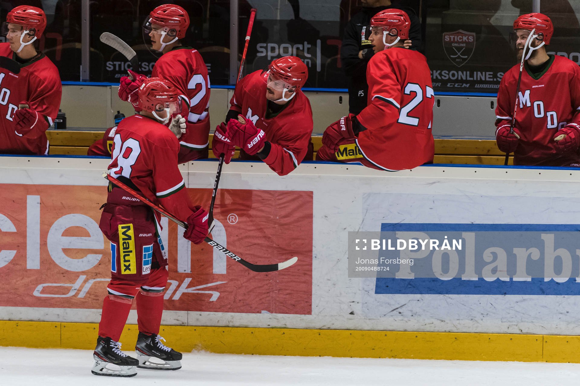 Modos Linus Pettersson  jublar