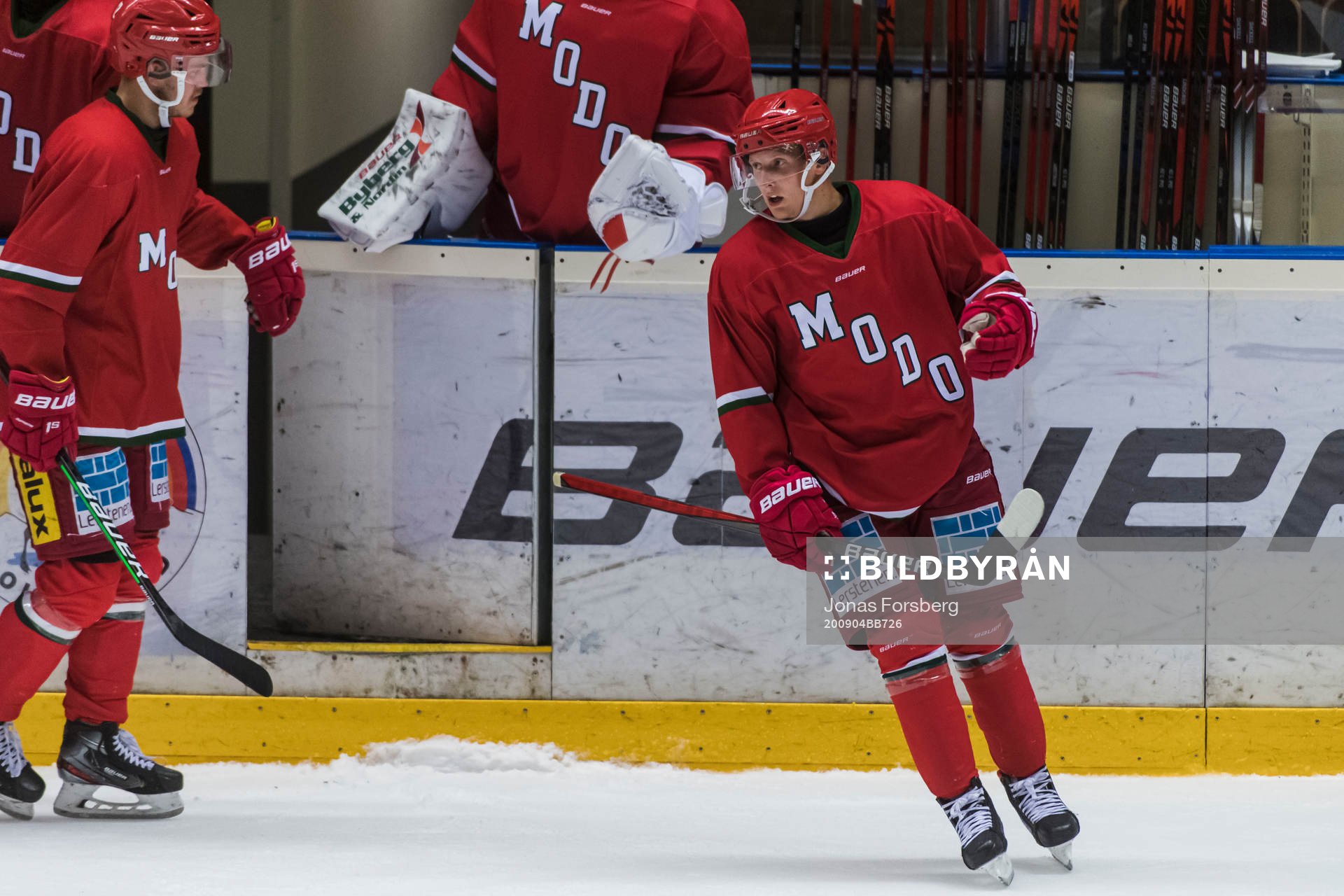 Modos Linus Pettersson  jublar