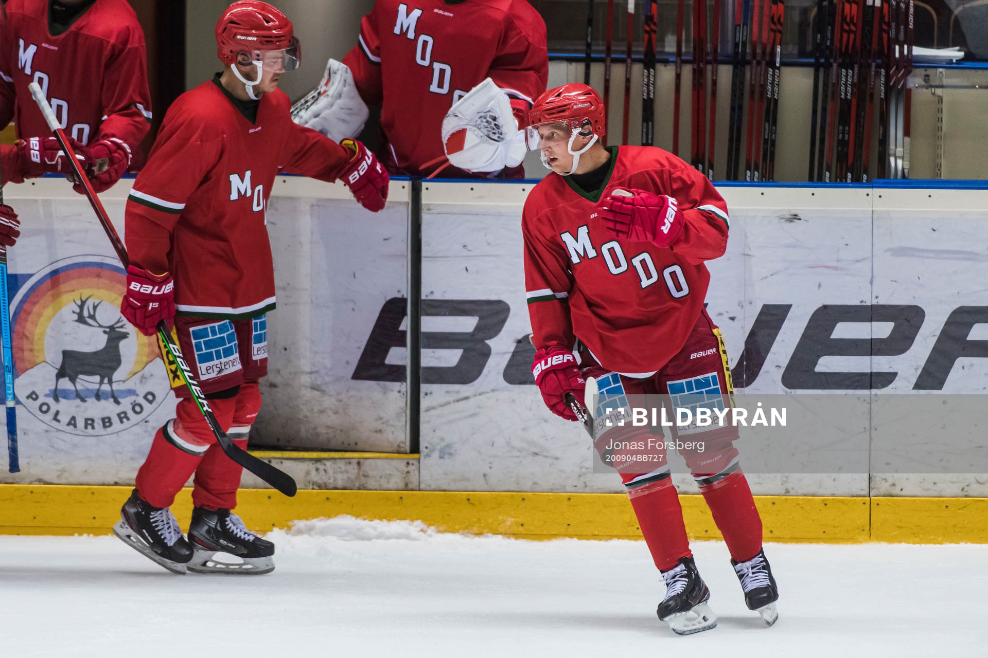 Modos Linus Pettersson  jublar