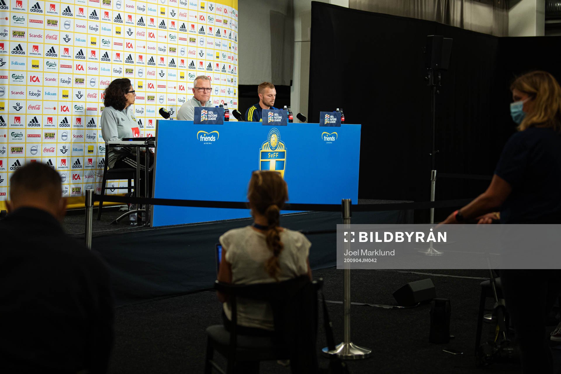 Head coach Janne Andersson and Sebastian Larsson of the