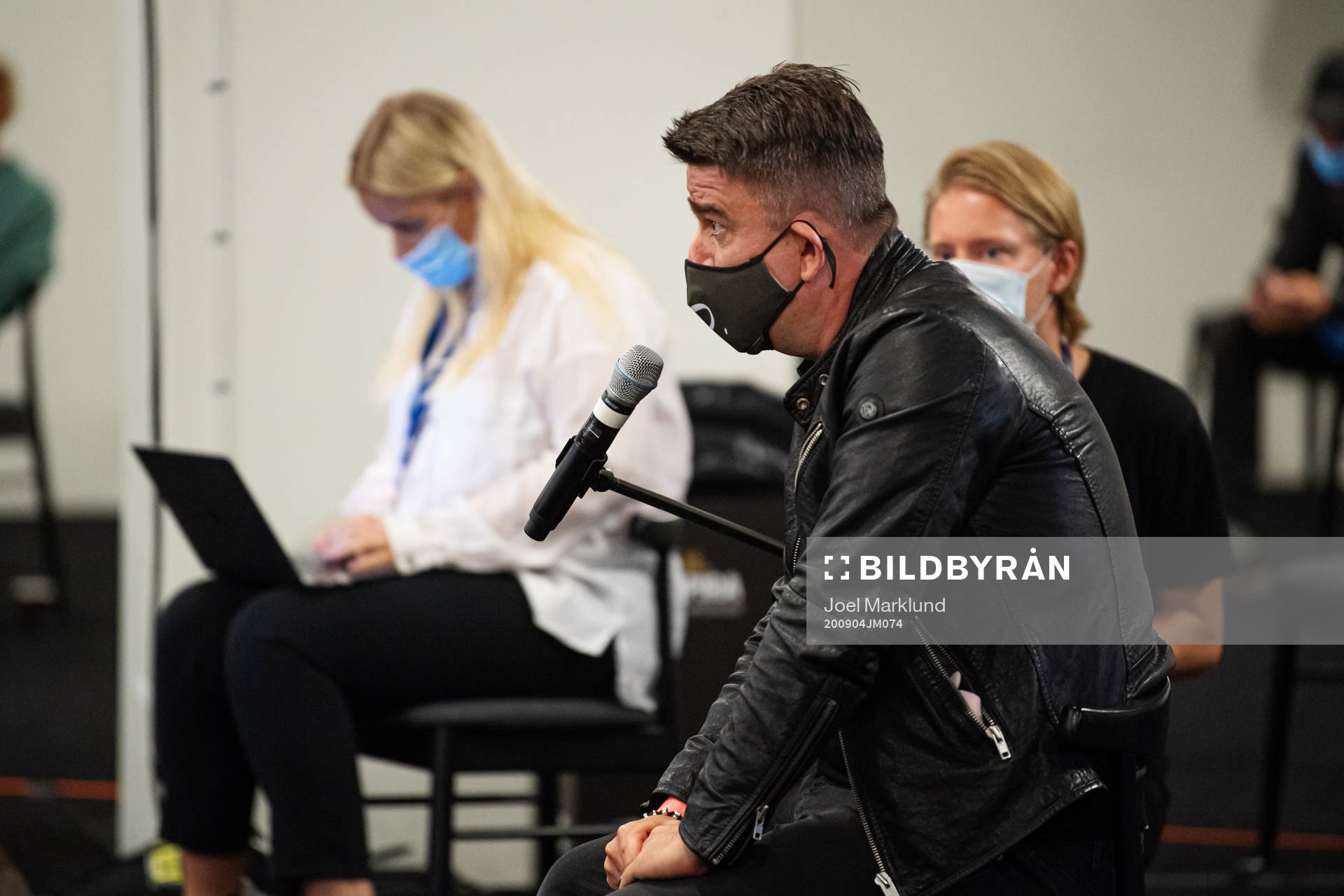 Journalist Patrick Ekwall wearing a protective face mask