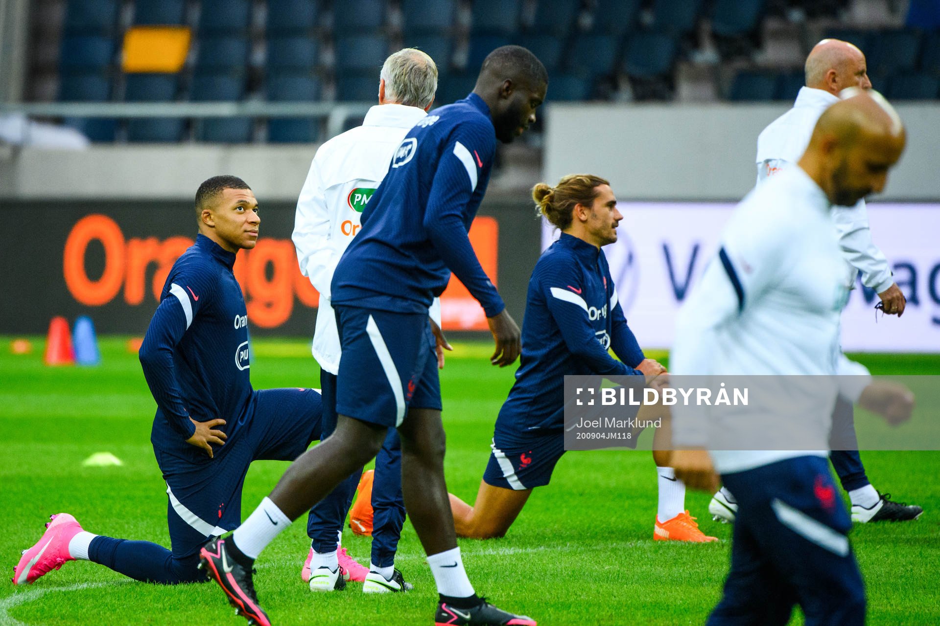 Kylian Mbappé and head coach Didier Deschamps of the