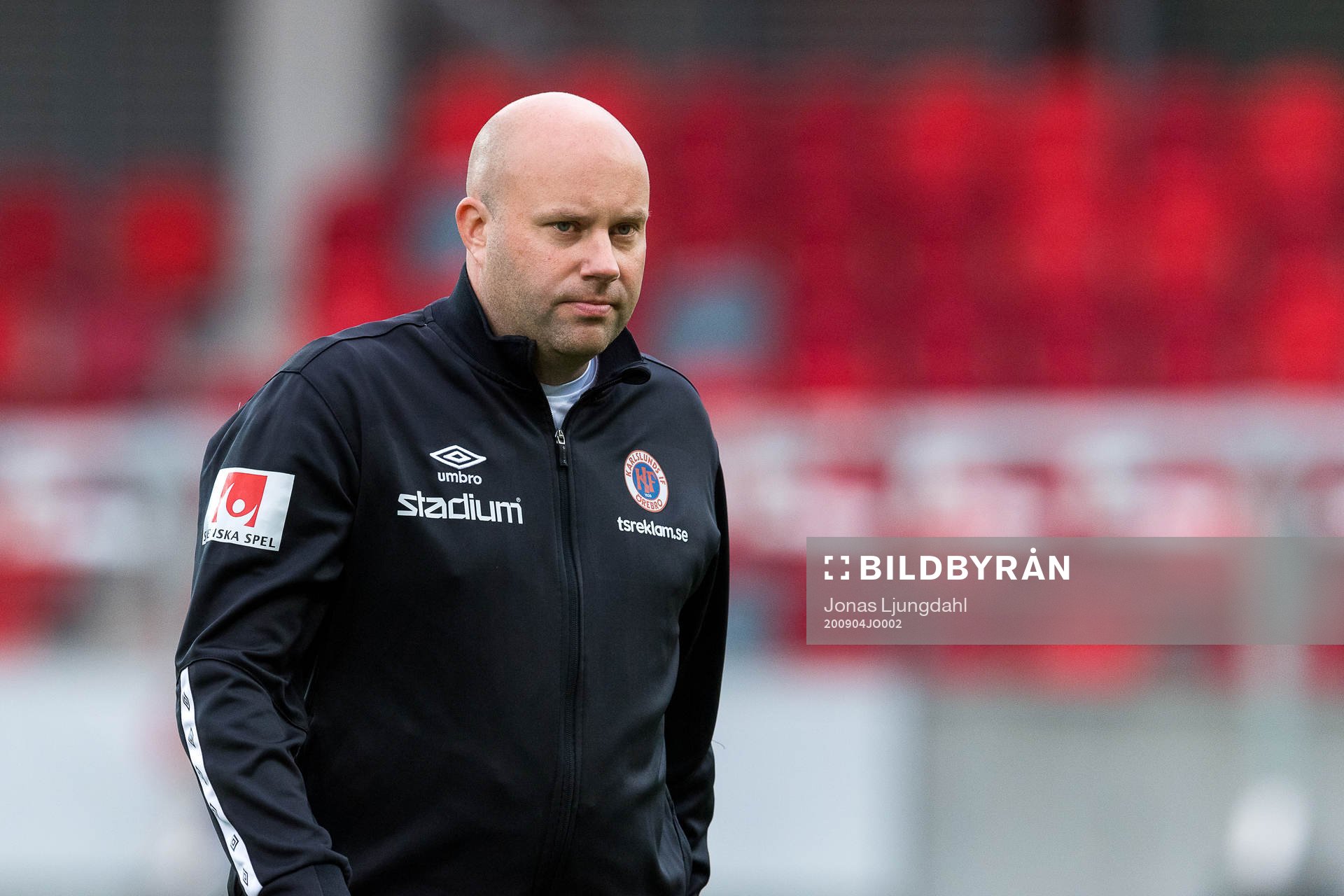 Örebros tränare Stefan Ärnsved före fotbollsmatchen i