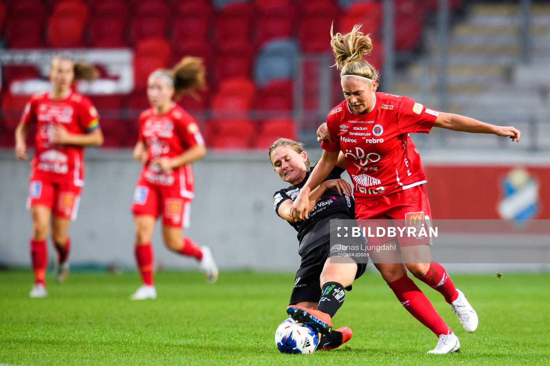 Växjös Emelie Henriksen och Örebros Karin Lundin