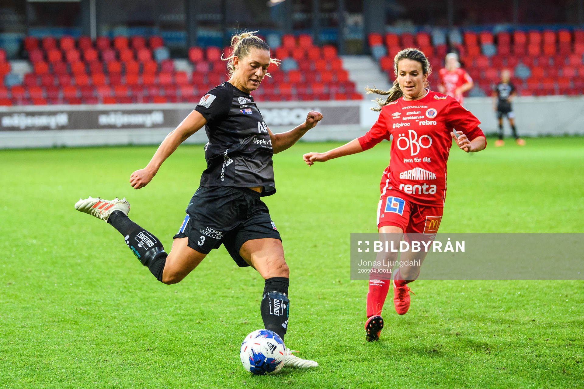 Växjös Jennie Nordin och Örebros Cali Farquharson