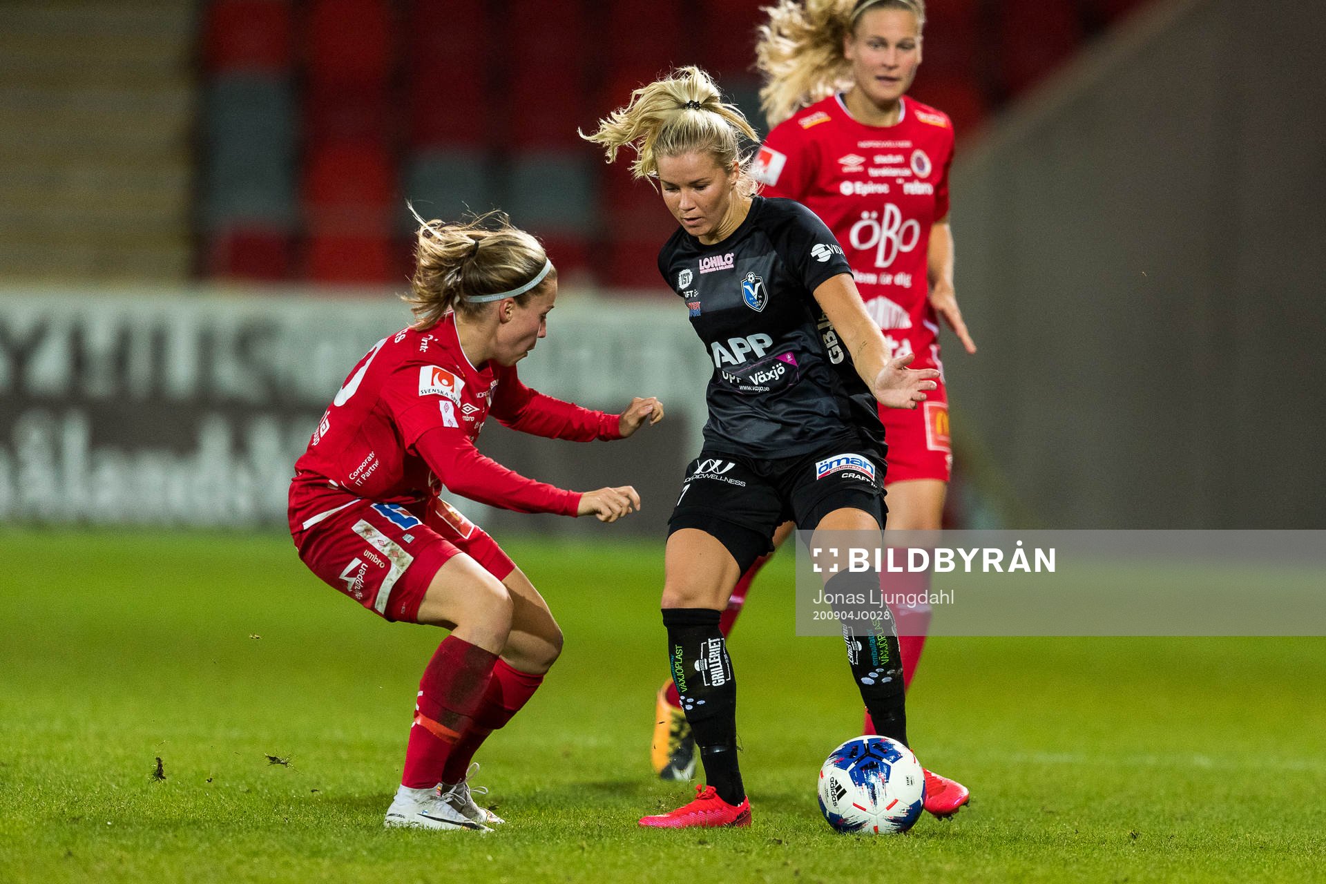 Örebros Heidi Kollanen och Växjös Amanda Johnsson Haahr