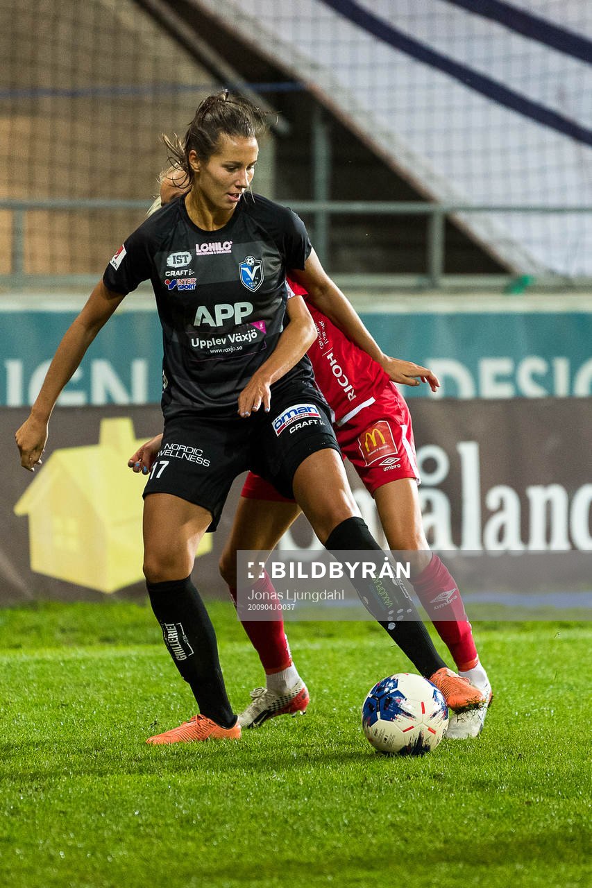 Växjös Nellie Karlsson under fotbollsmatchen i Damallsvenskan mellan Växjö och Örebro den 4 september 2020 i Växjö.