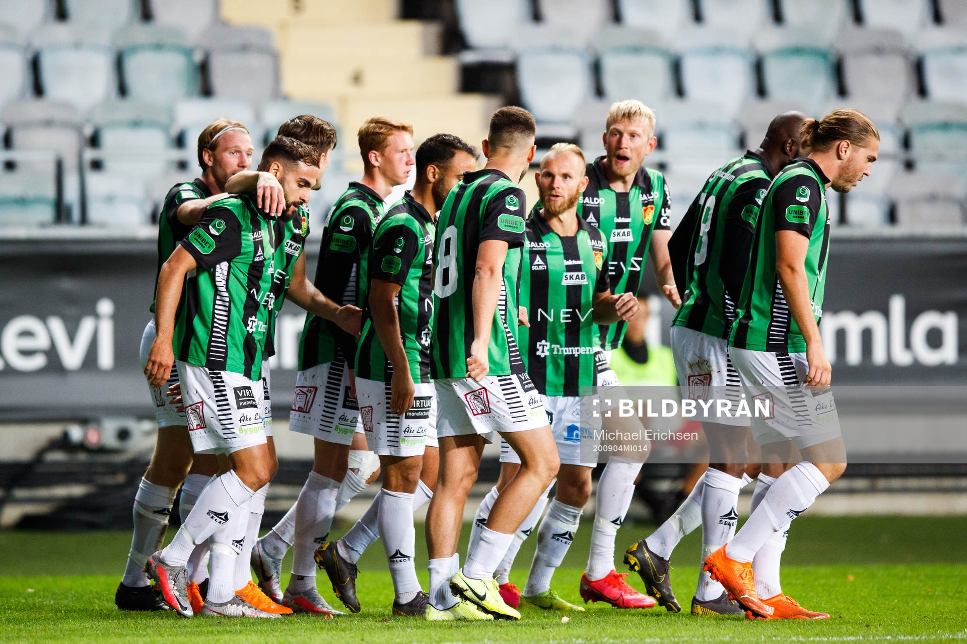GAIS spelare jublar med Julius Lindberg